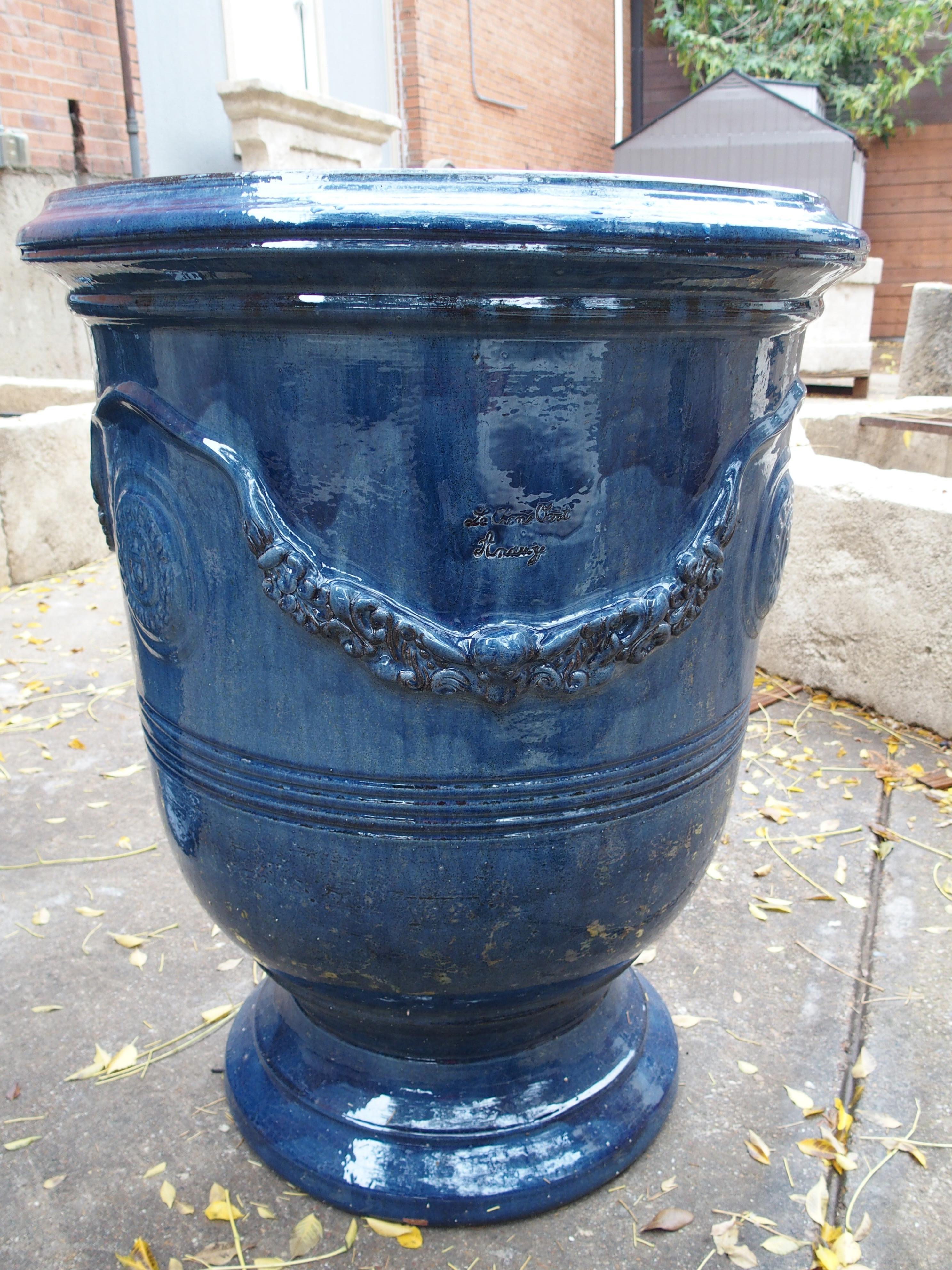 Paar reich glasierte kobaltblaue Gartentöpfe aus Anduze, Frankreich im Angebot 8