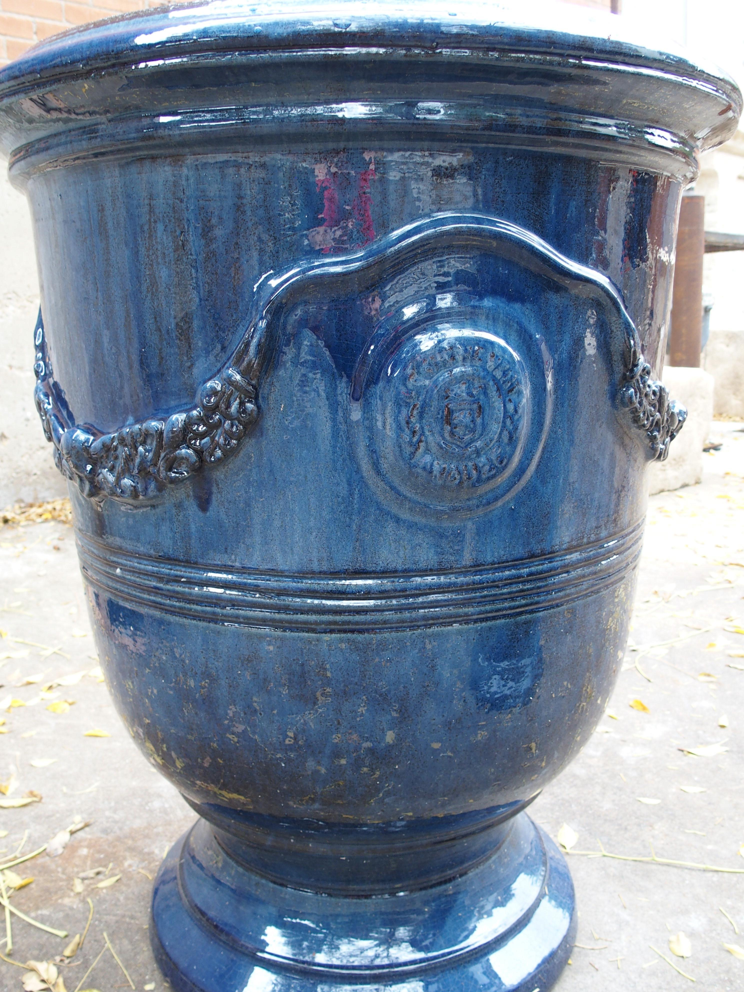 Paar reich glasierte kobaltblaue Gartentöpfe aus Anduze, Frankreich im Angebot 9