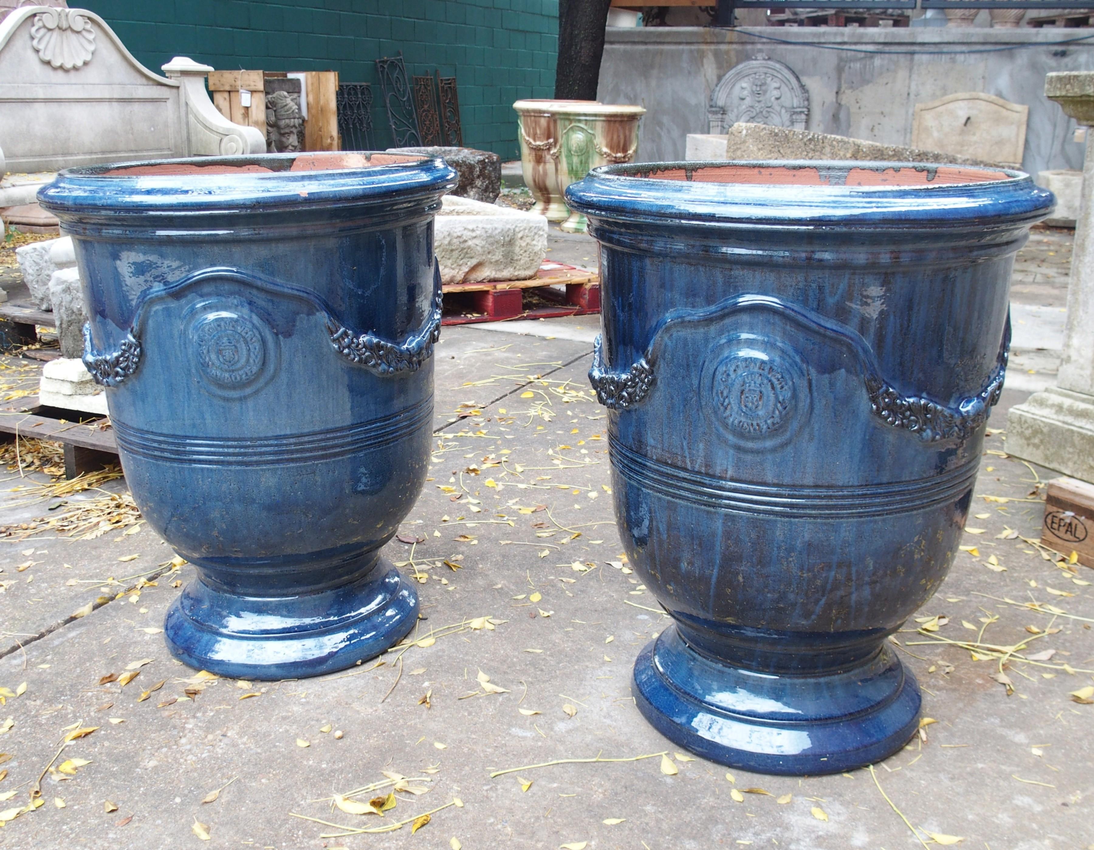 Paar reich glasierte kobaltblaue Gartentöpfe aus Anduze, Frankreich im Angebot 12