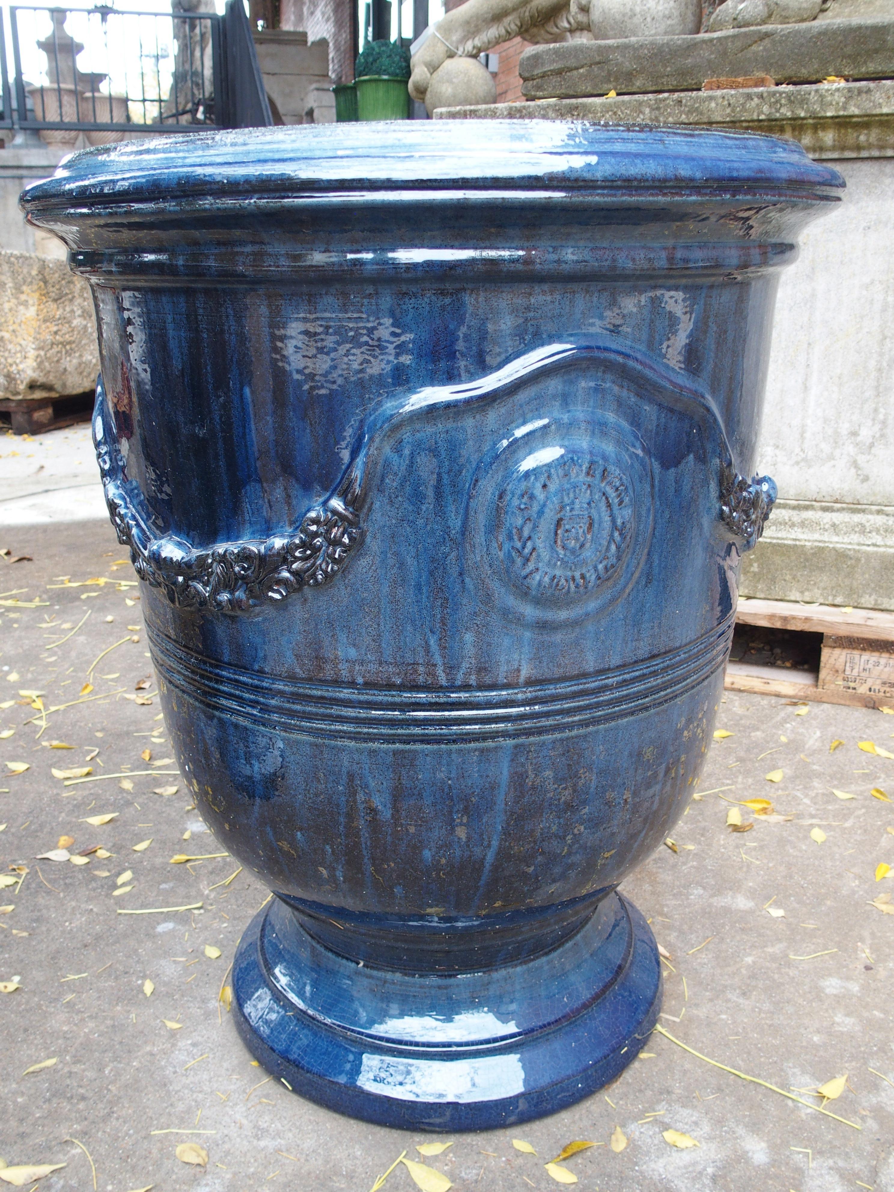 Paar reich glasierte kobaltblaue Gartentöpfe aus Anduze, Frankreich (Terrakotta) im Angebot