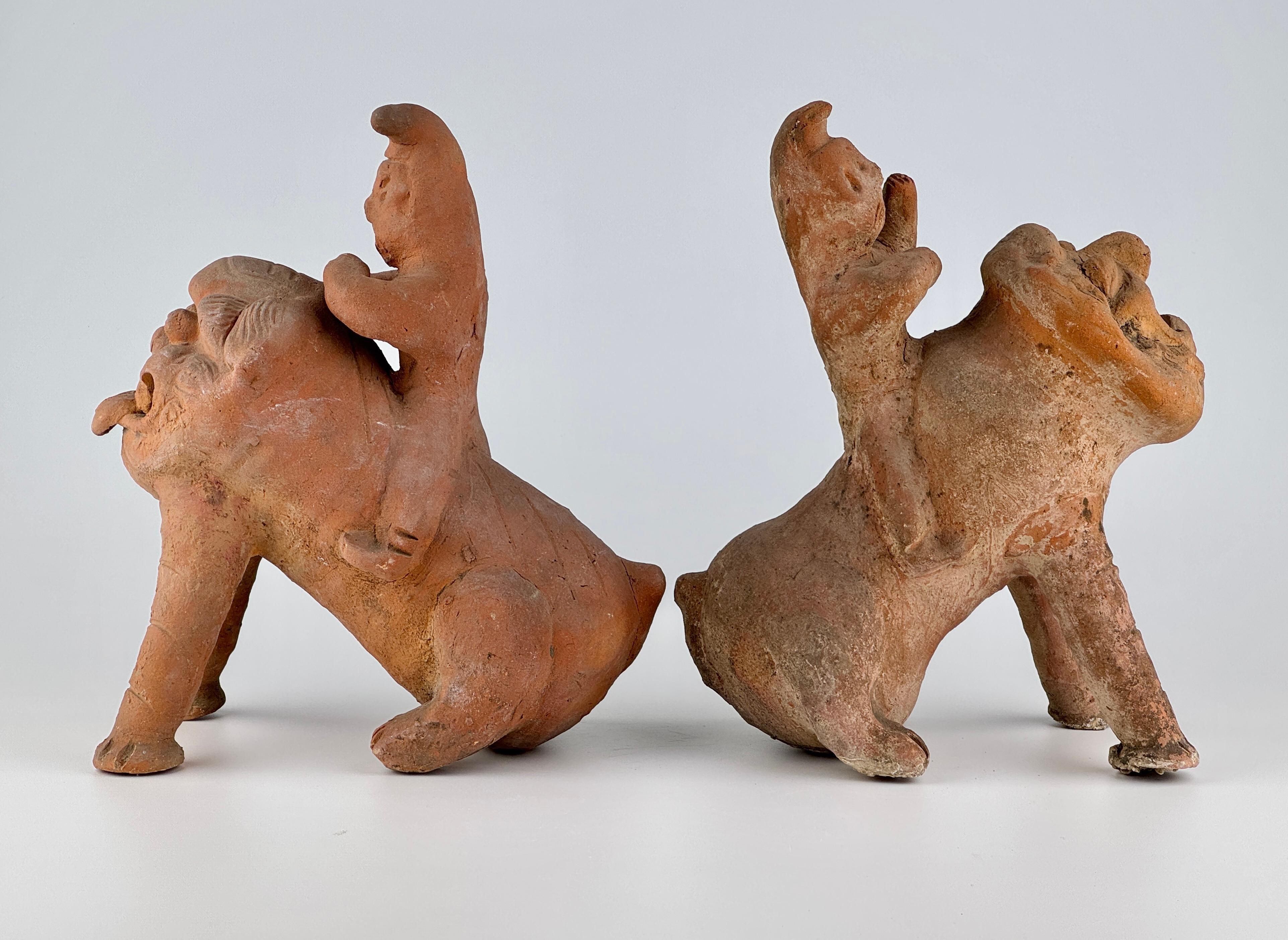 Pair of Rider Figures on Mythical Beasts Possibly from Qing Dynasty In Good Condition For Sale In seoul, KR