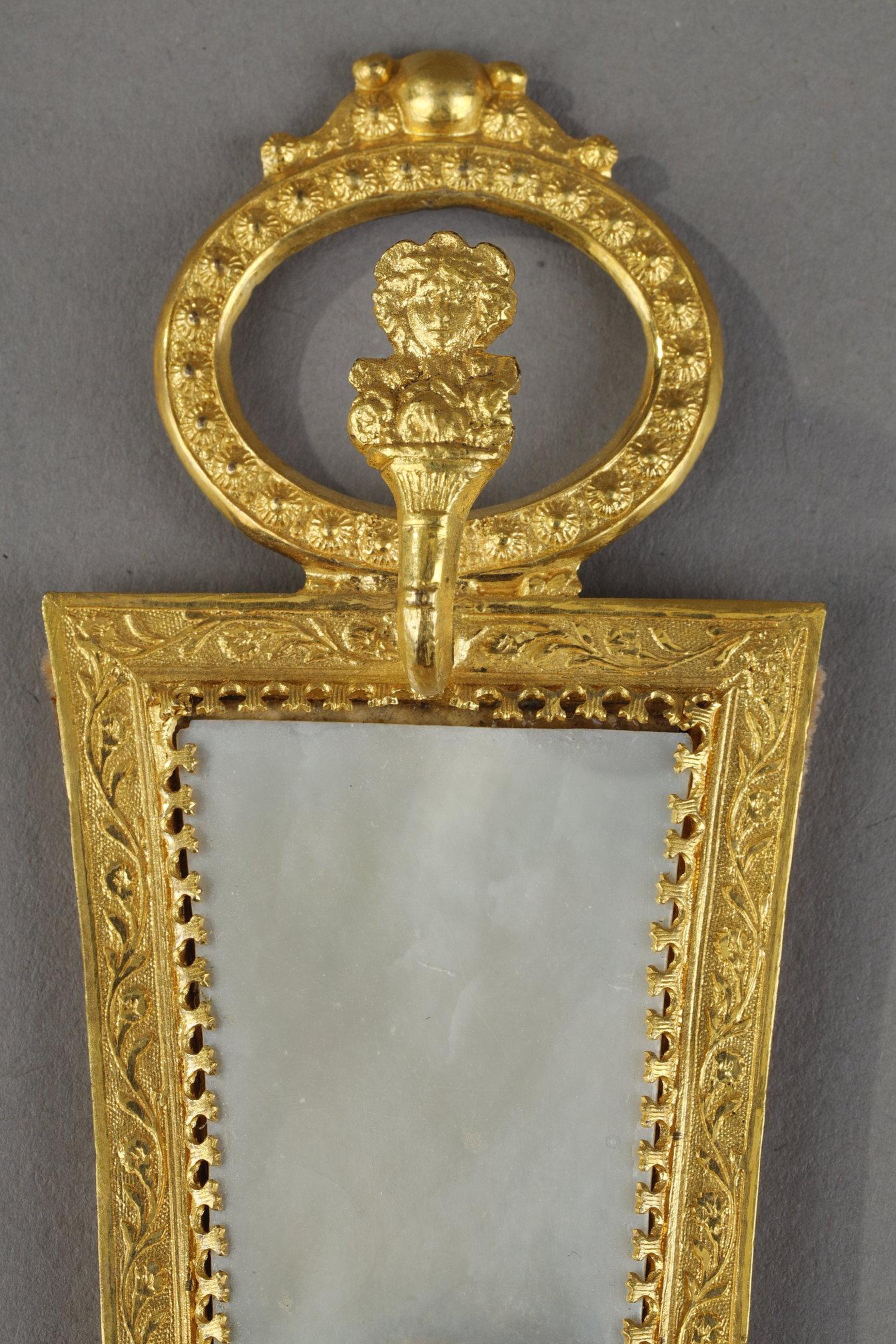 Paar Ringhalter aus Perlmutt und vergoldeter Bronze, Palais Royal Work im Angebot 6