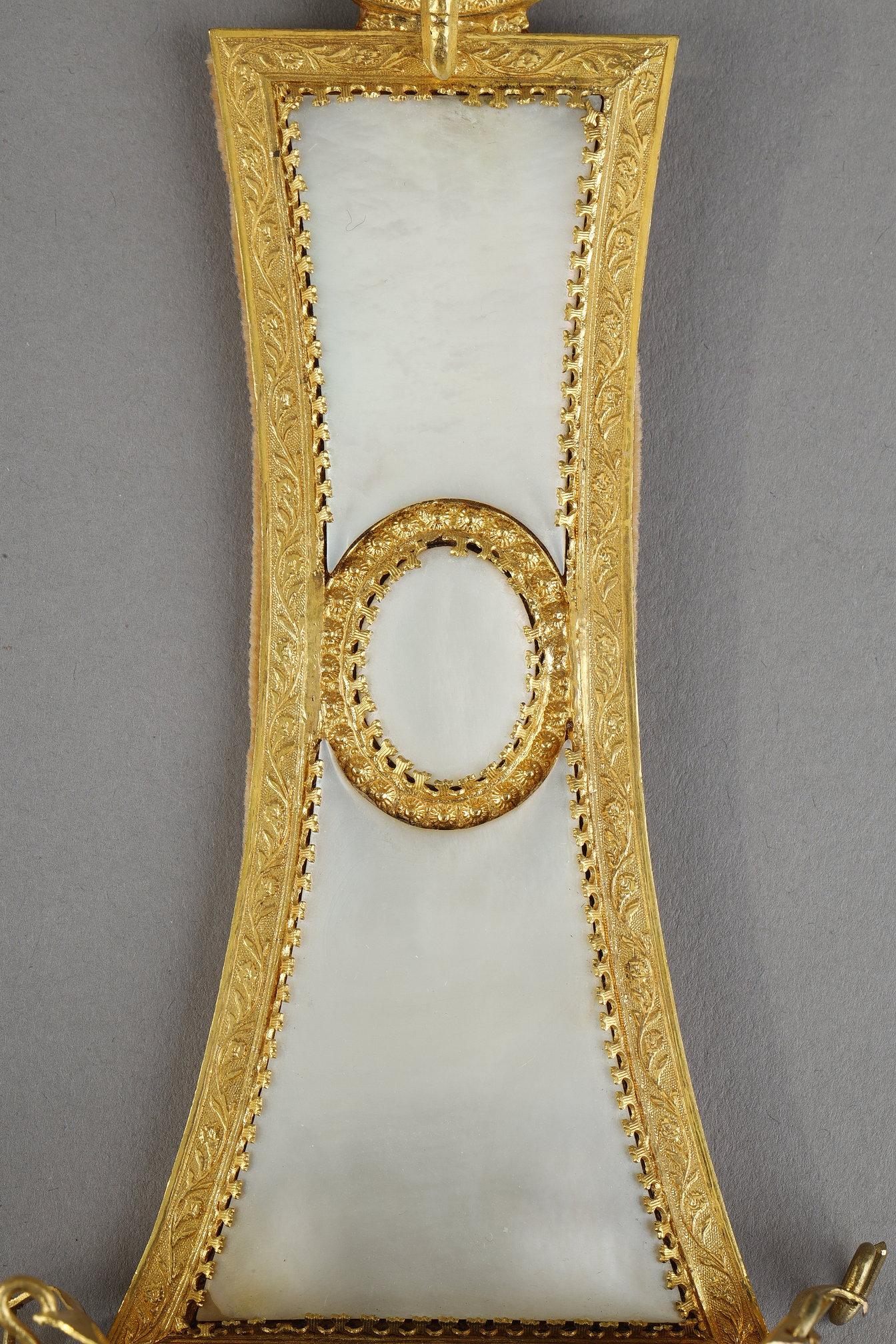 Paar Ringhalter aus Perlmutt und vergoldeter Bronze, Palais Royal Work im Angebot 10