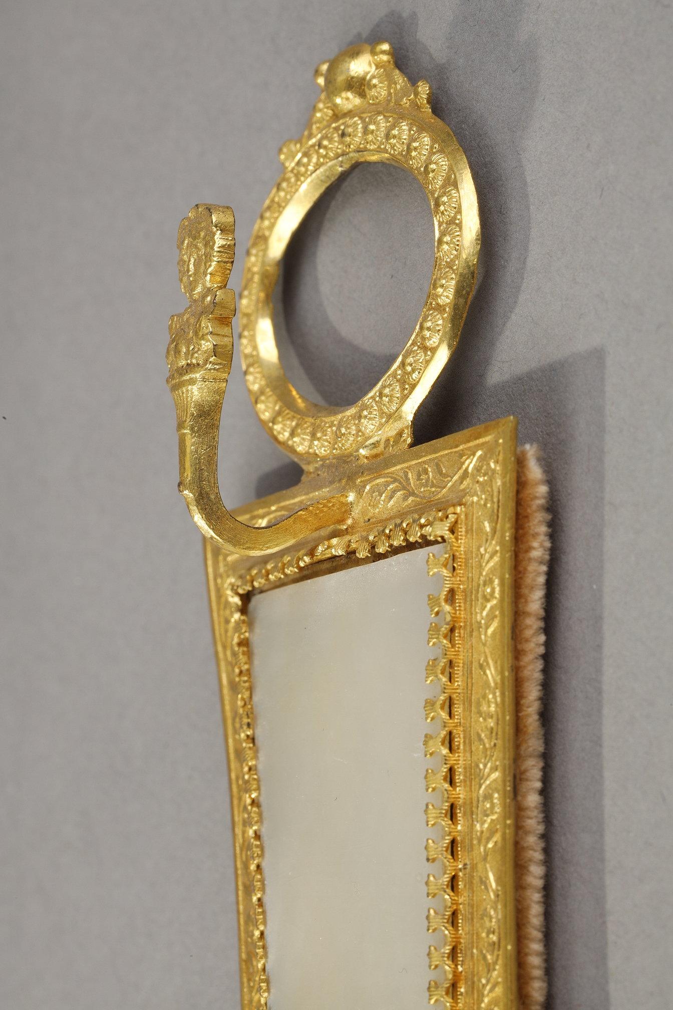 Paire de porte-anneaux en nacre et bronze doré, Palais Royal Work en vente 10