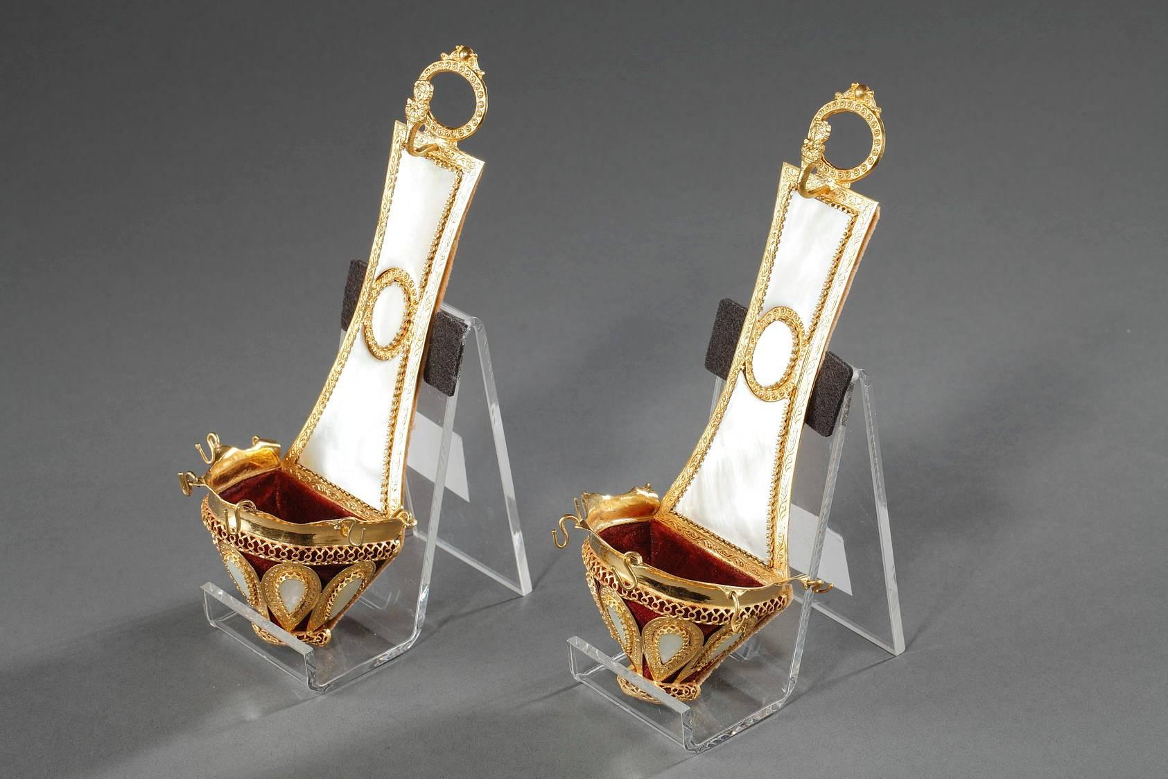 French Pair of Ring Holders in Mother of Pearl and Gilt Bronze, Palais Royal Work
