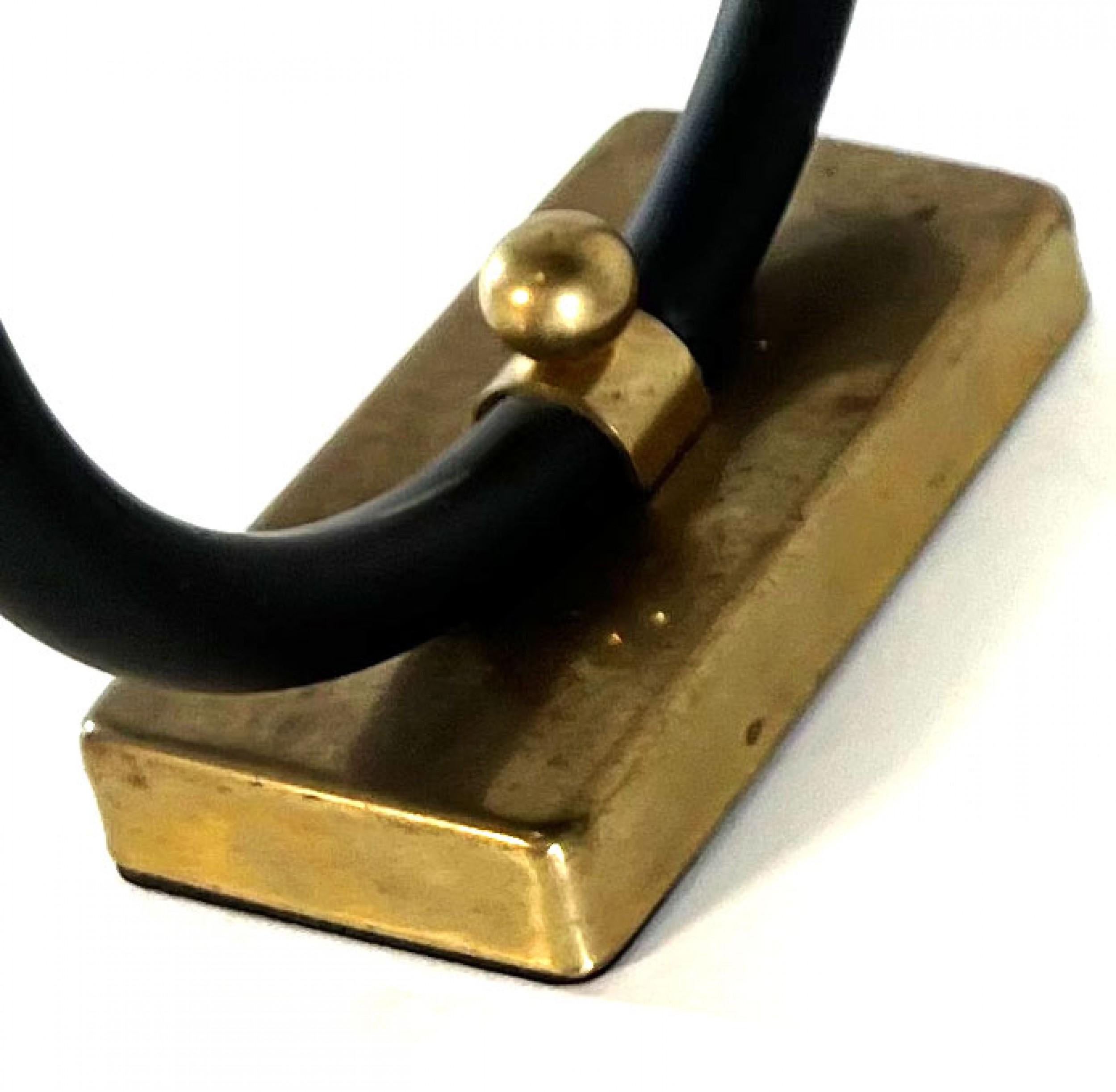 Coppia di portacandele ad anello in metallo in vendita 3