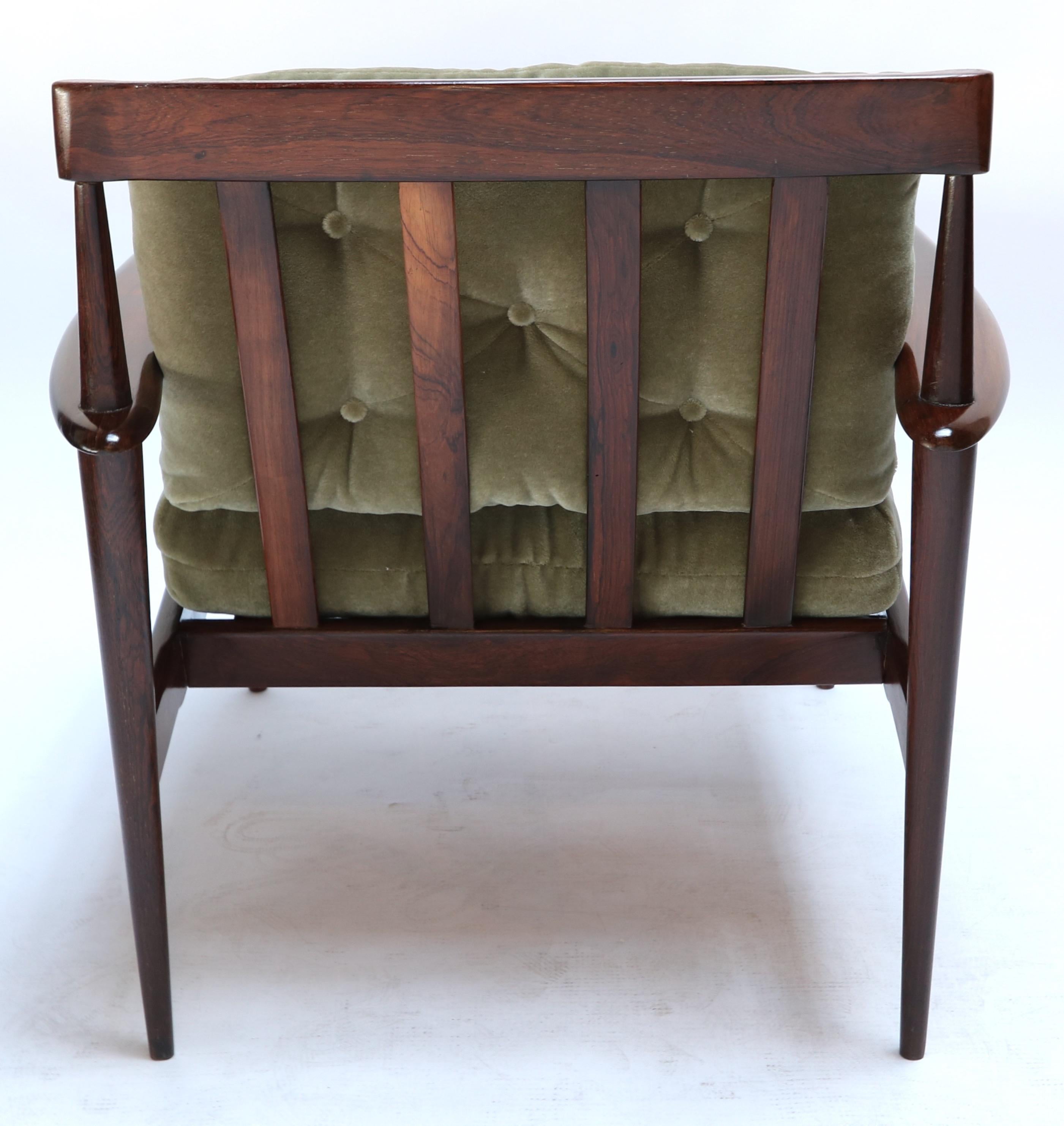 Paire de fauteuils brésiliens en bois de jacaranda des années 1960 de Rino Levi en vente 5