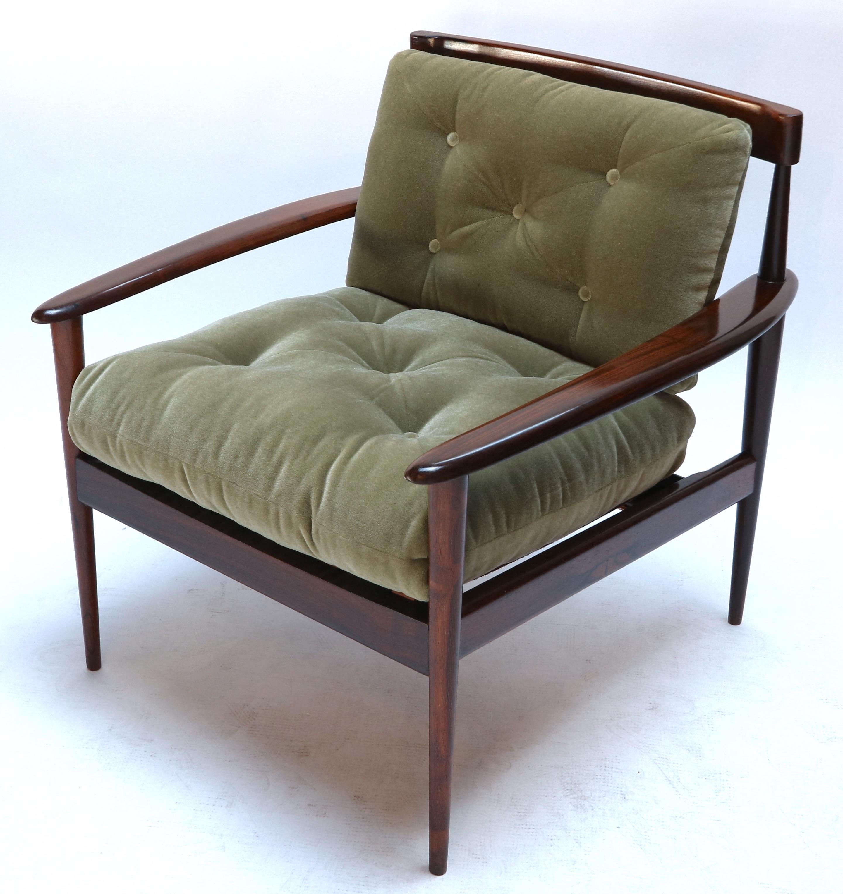 Pair of Rino Levi Brazilian 1960s Jacaranda Wood Armchairs For Sale 3
