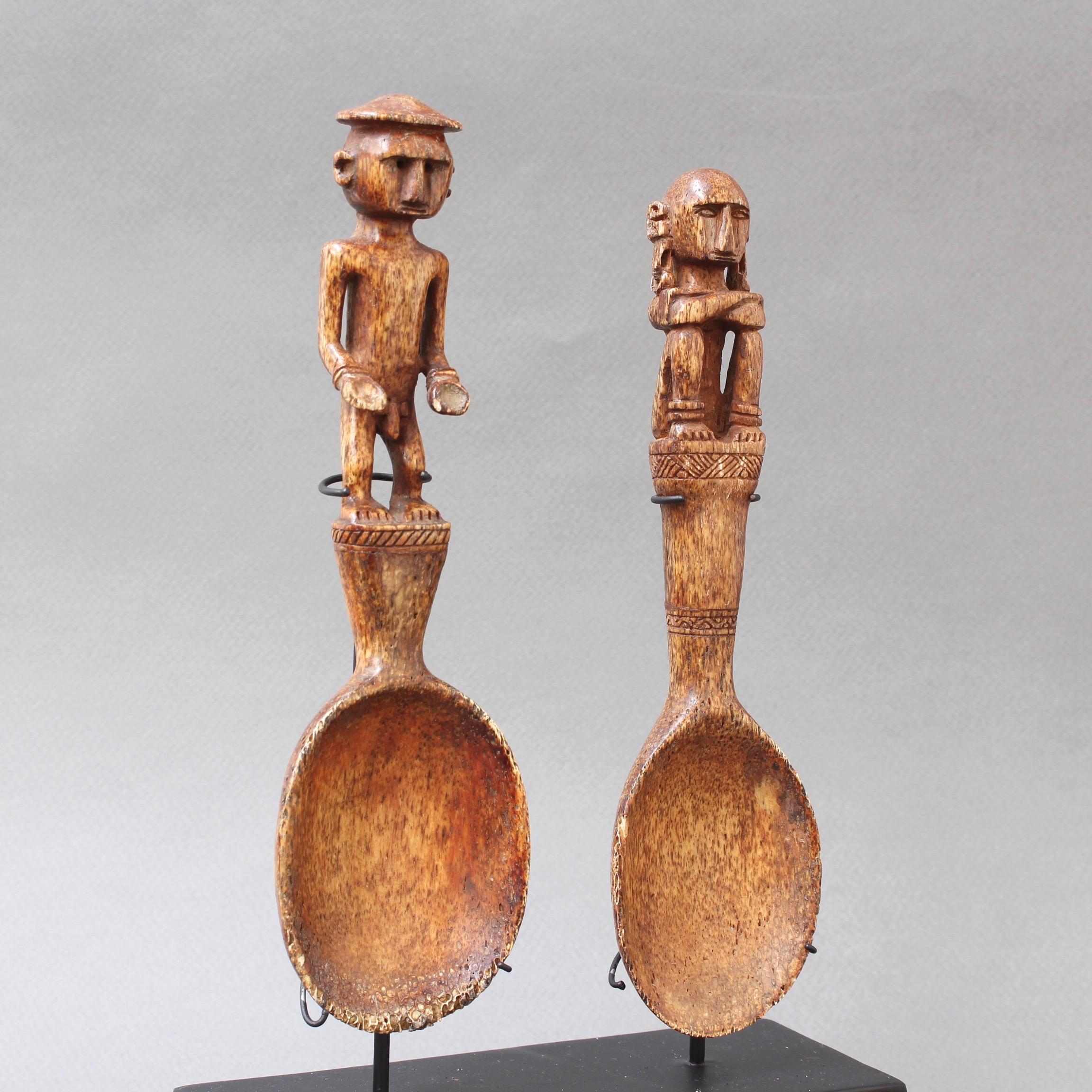 Pair of Ritual Spoons from Timor Island, circa 1950s In Fair Condition For Sale In London, GB