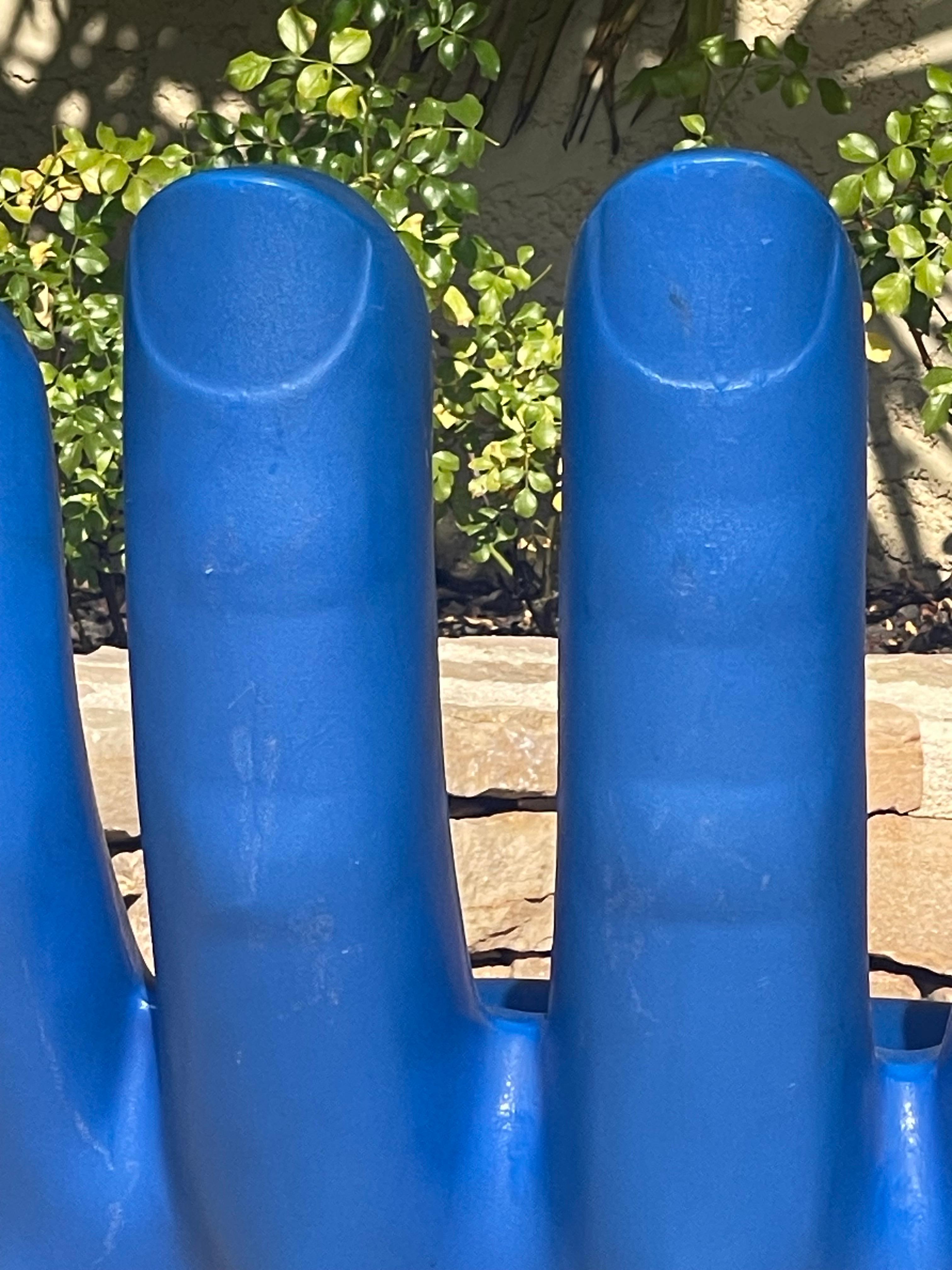 Pareja De Sillas RMIC Manos Azules, Siglo XX en venta 4