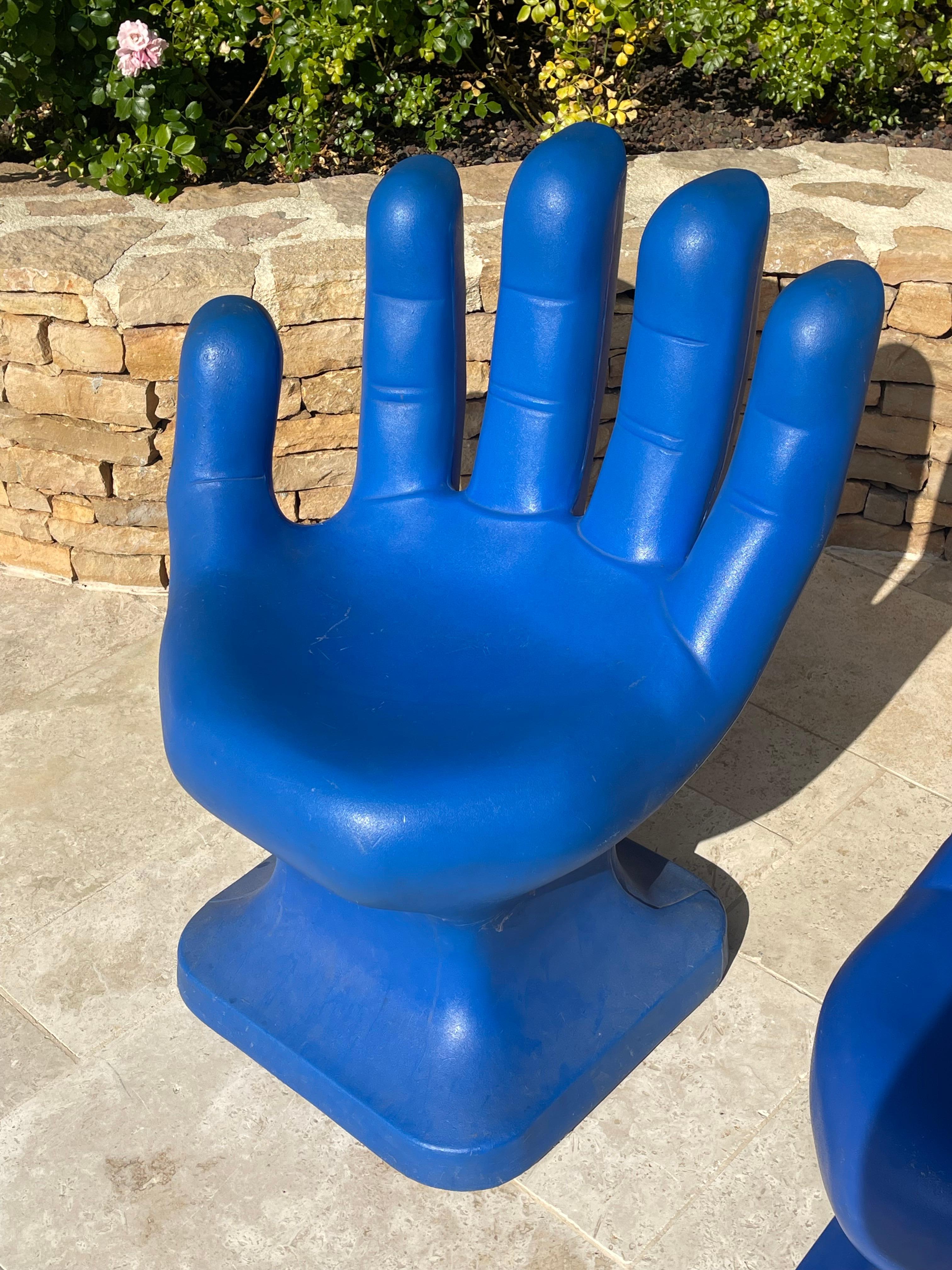 Pareja De Sillas RMIC Manos Azules, Siglo XX en venta 1