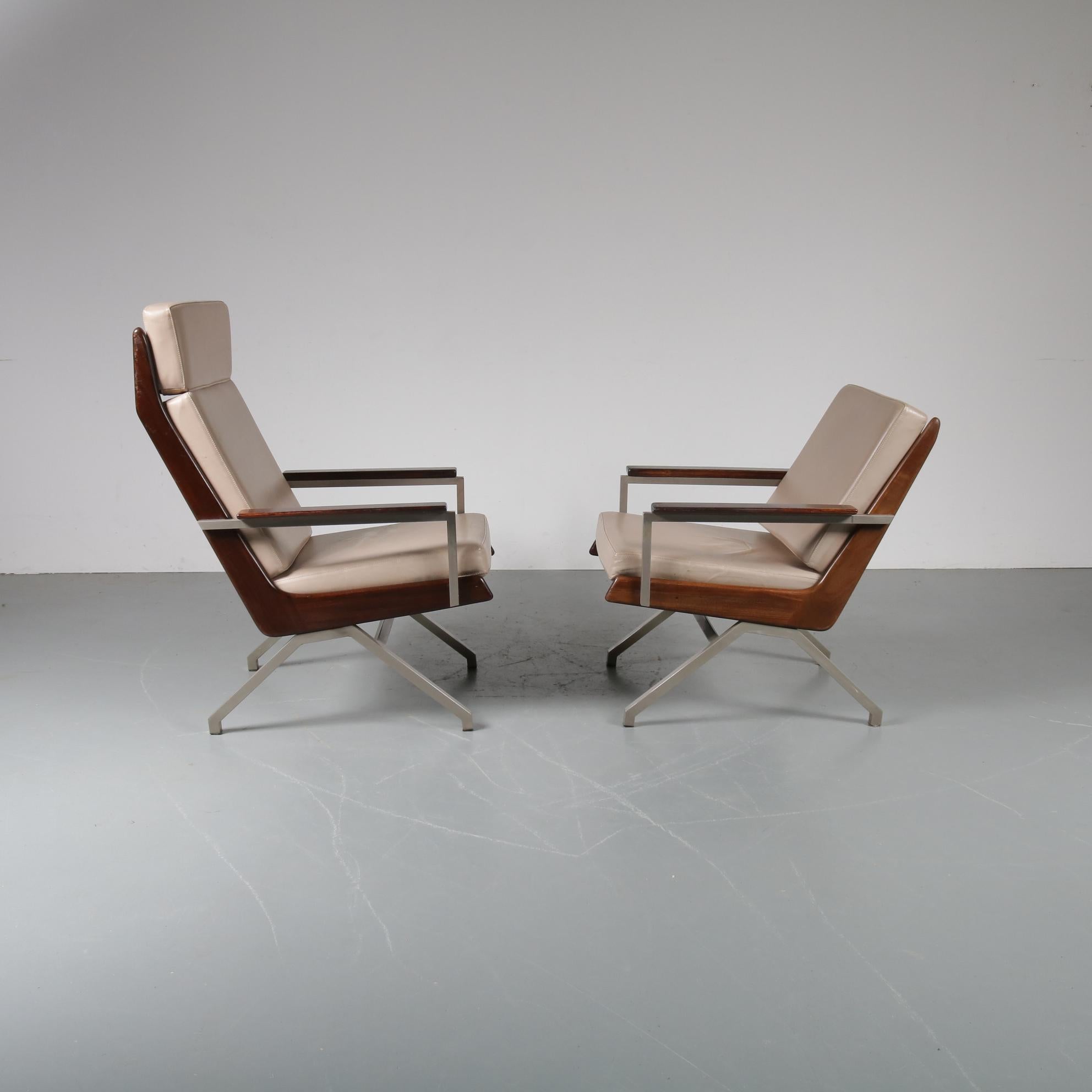This is a beautiful pair of Dutch design lounge chairs designed by Rob Parry, manufactured by Gelderland in the Netherlands, circa 1960.

They have a beautiful grey metal base hand tropical hardwooden armrests. Upholstered in high quality beige