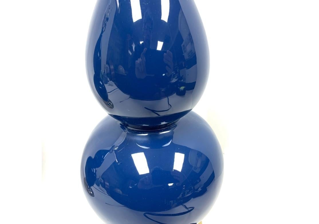 Pareja De Lámparas De Mesa De Cerámica Azul De Doble Calabaza Robert Abbey en venta 4