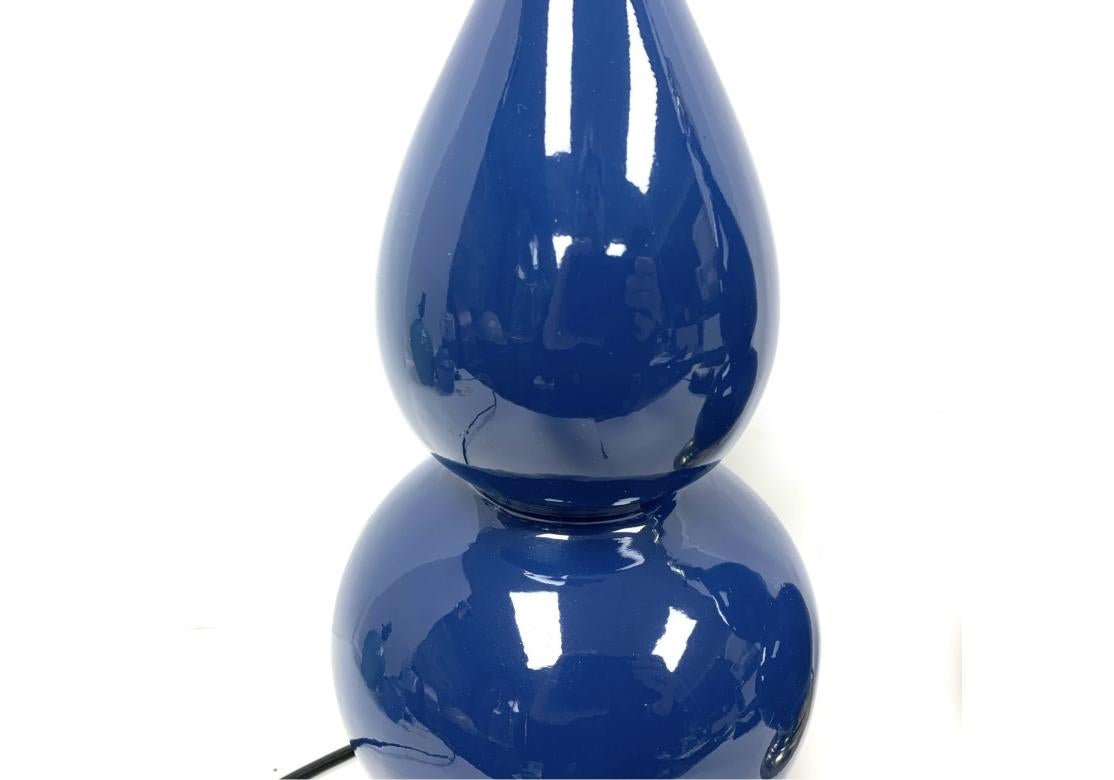 Pareja De Lámparas De Mesa De Cerámica Azul De Doble Calabaza Robert Abbey Moderno de mediados de siglo en venta