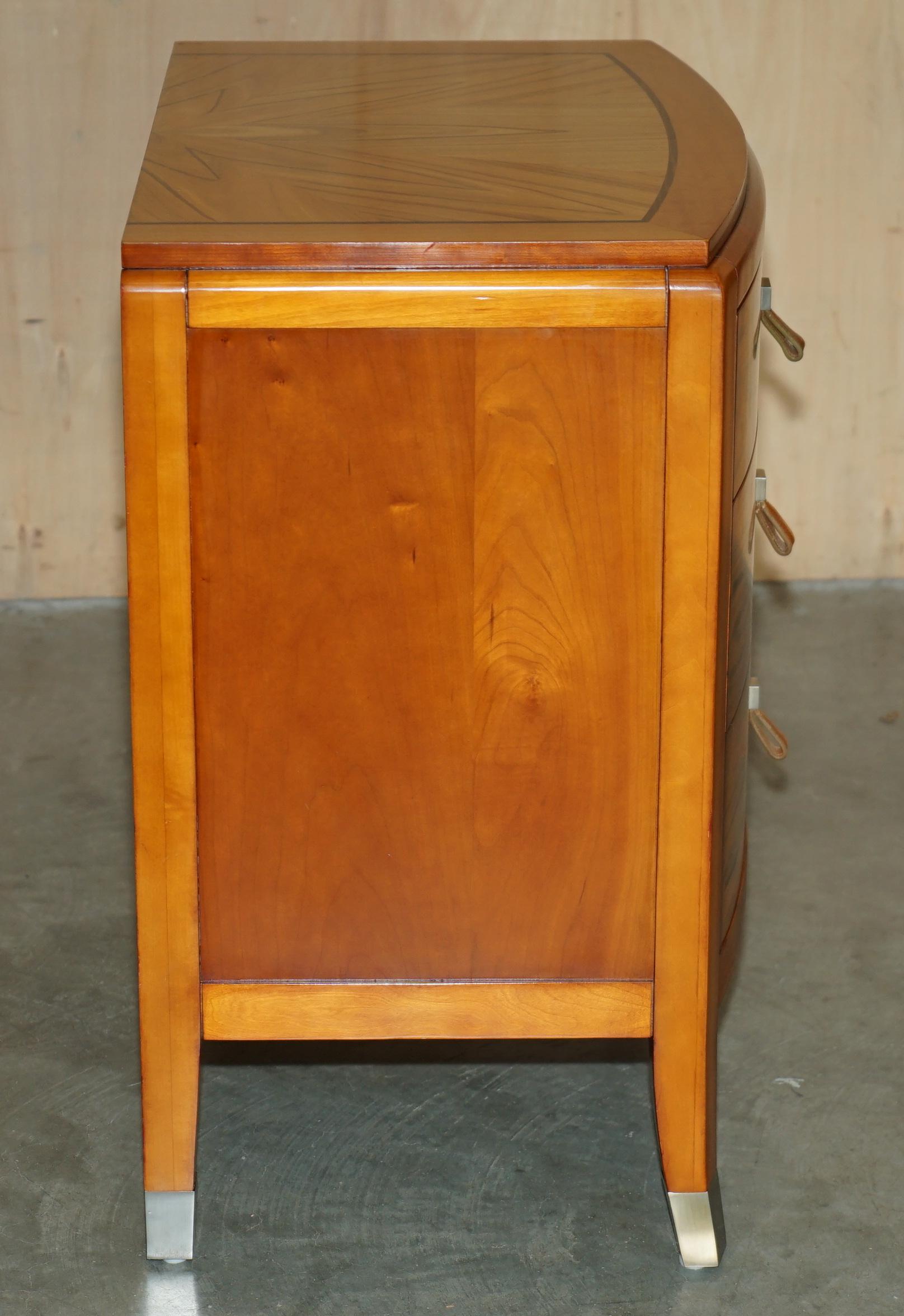 PAR DE MÉNSULAS DE NOCHE O LATERALES ROBERT IDOL DESIGN FOR LANE HOME FURNiSHINGS en venta 2