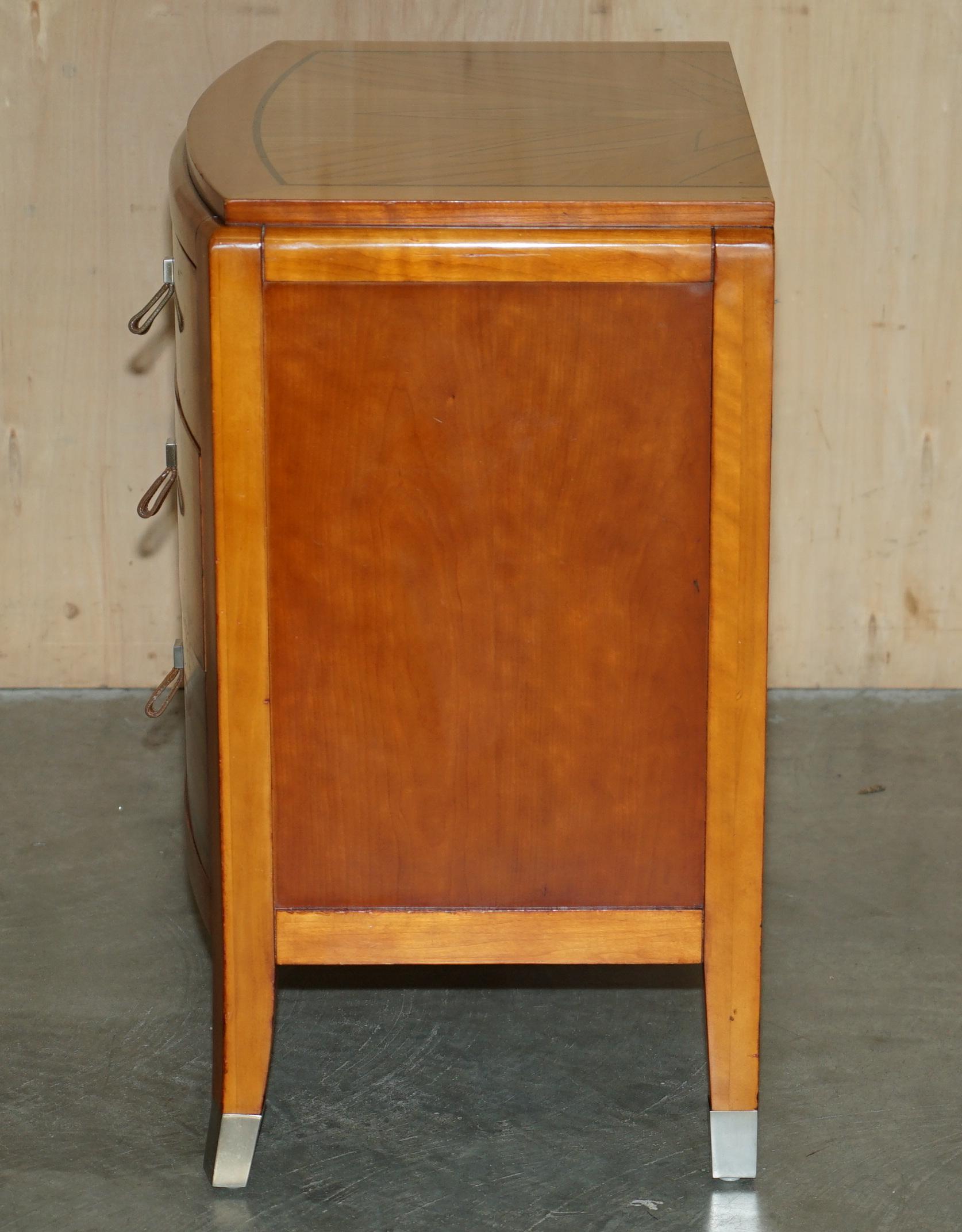 PAR DE MÉNSULAS DE NOCHE O LATERALES ROBERT IDOL DESIGN FOR LANE HOME FURNiSHINGS en venta 4