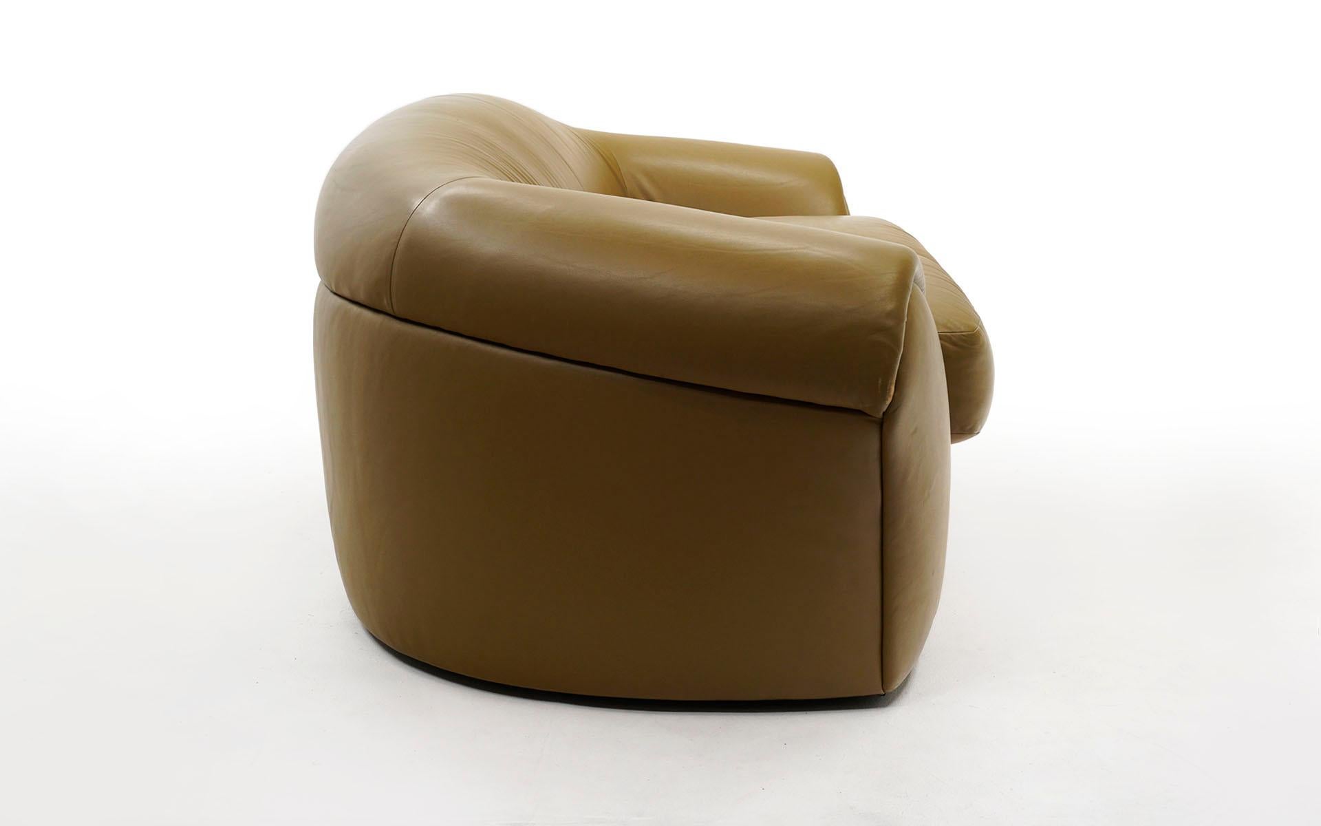 Robert Venturi Grandma-Sofa aus braunem / taupefarbenem Originalleder für Knoll. (Postmoderne) im Angebot