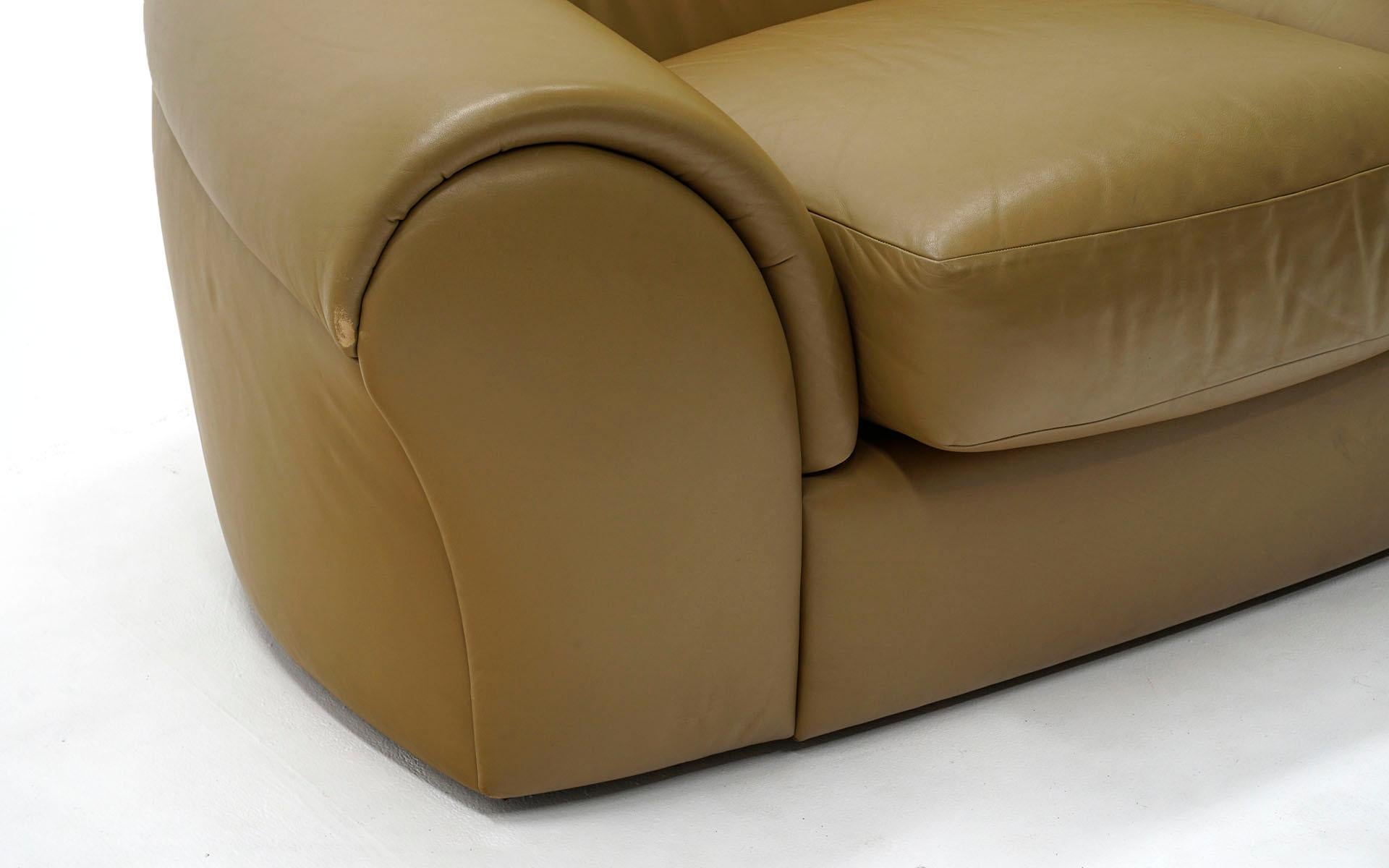 Cuir Canapé Robert Venturi Grandma en cuir brun clair/ taupe d'origine pour Knoll. en vente