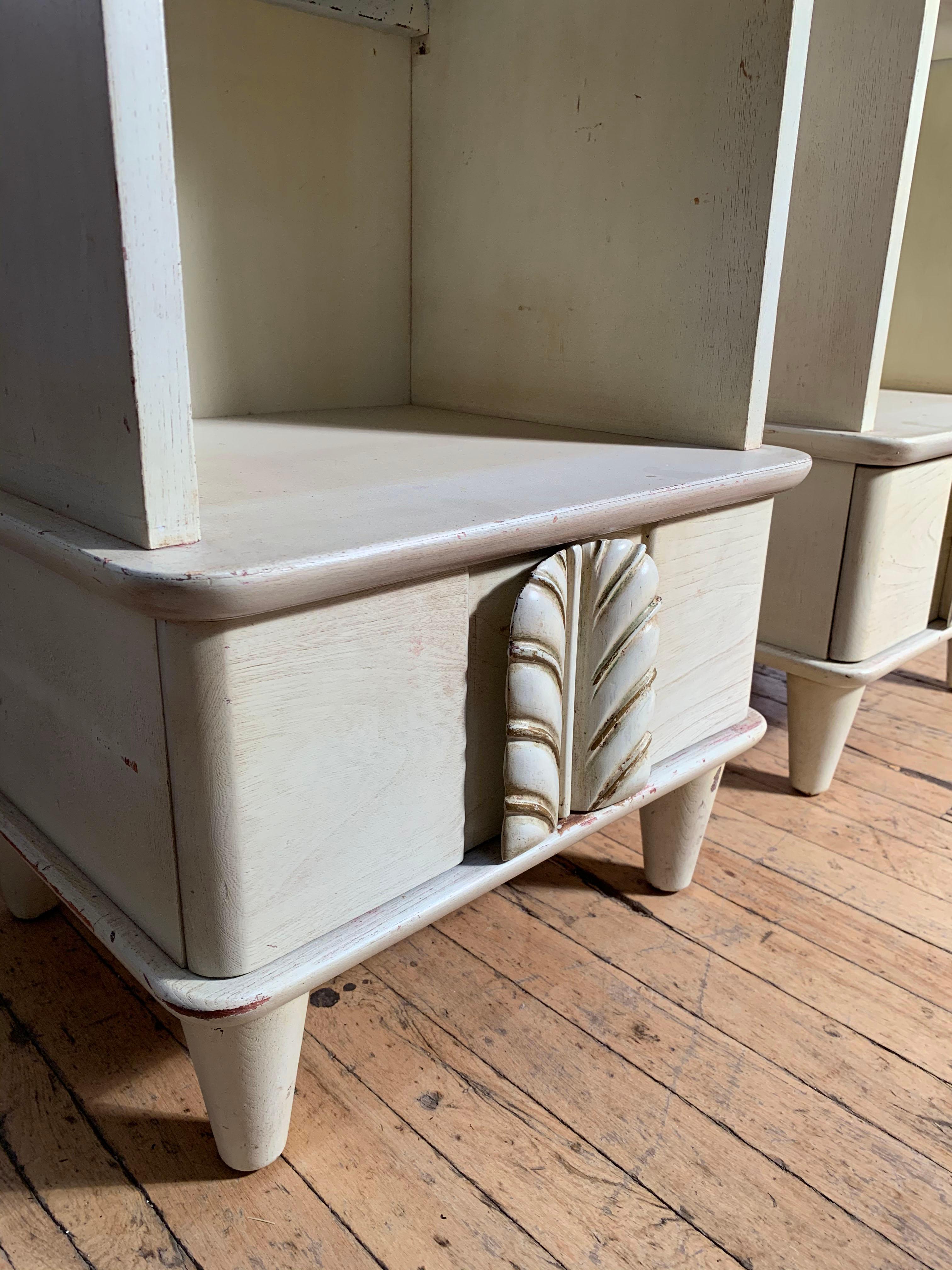 Pair of Robsjohn Gibbings Feather Handle Endtables Nightstands For Sale 3