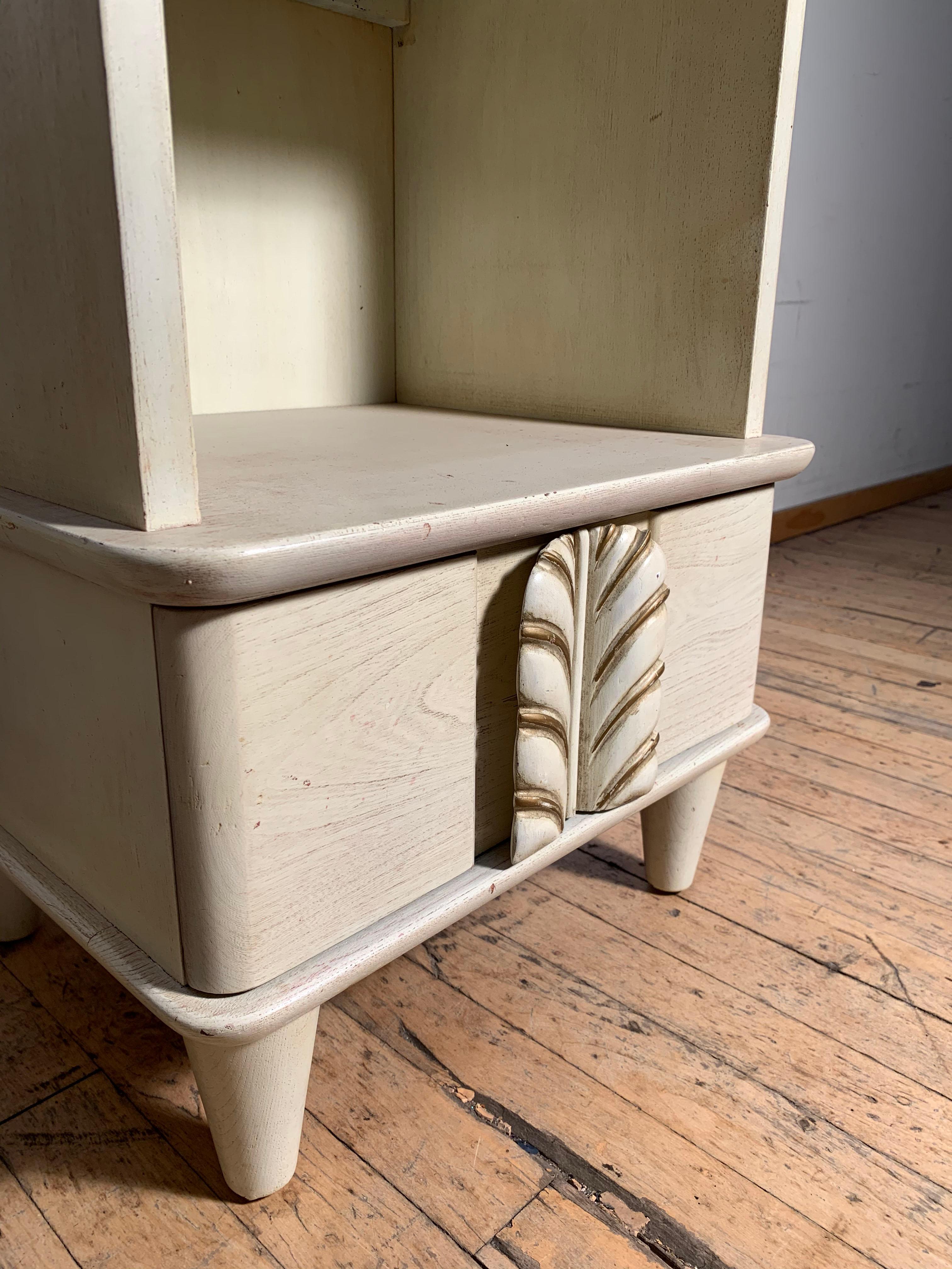 Pair of Robsjohn Gibbings Feather Handle Endtables Nightstands For Sale 4