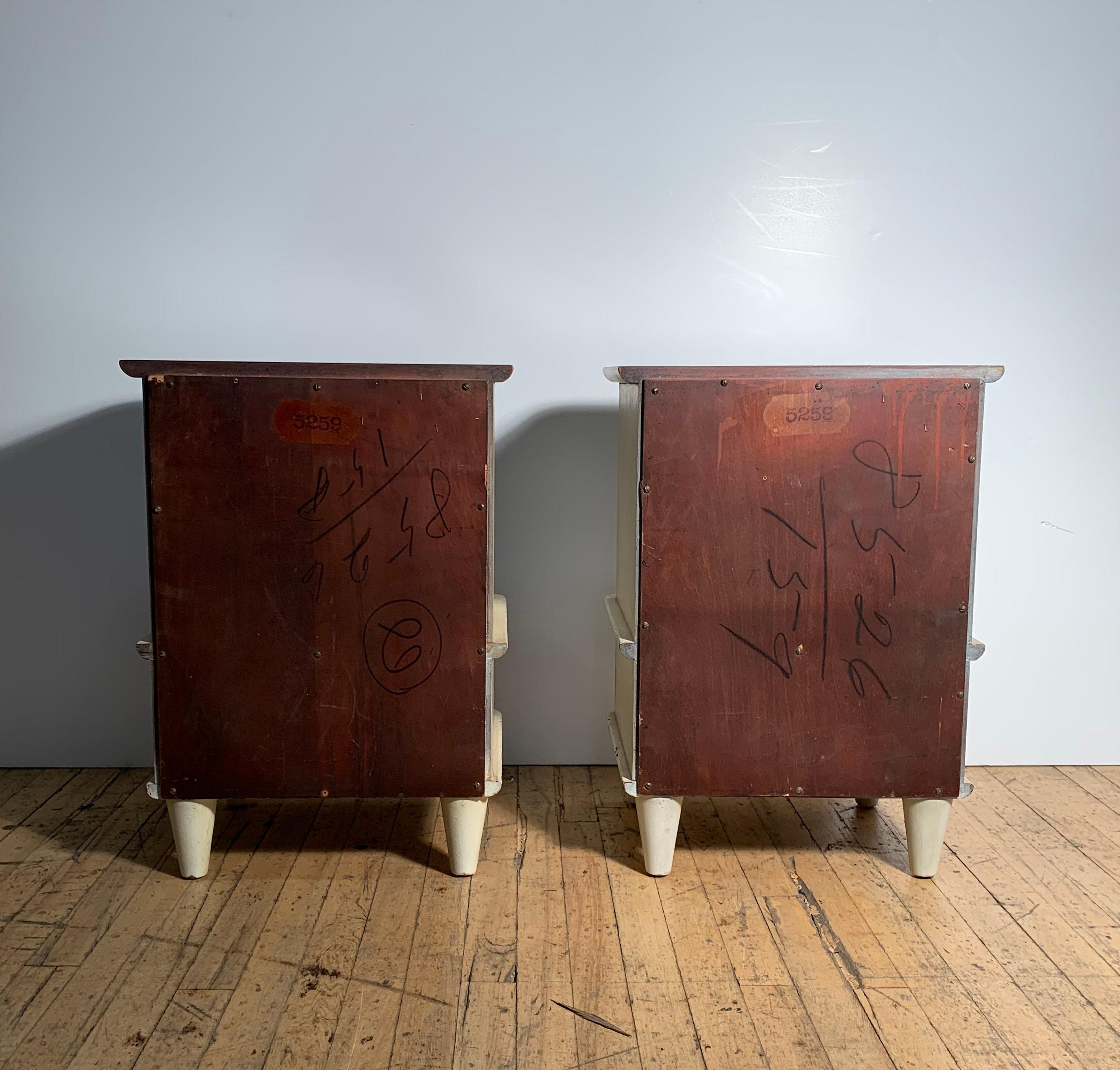 Pair of Robsjohn Gibbings Feather Handle Endtables Nightstands For Sale 7