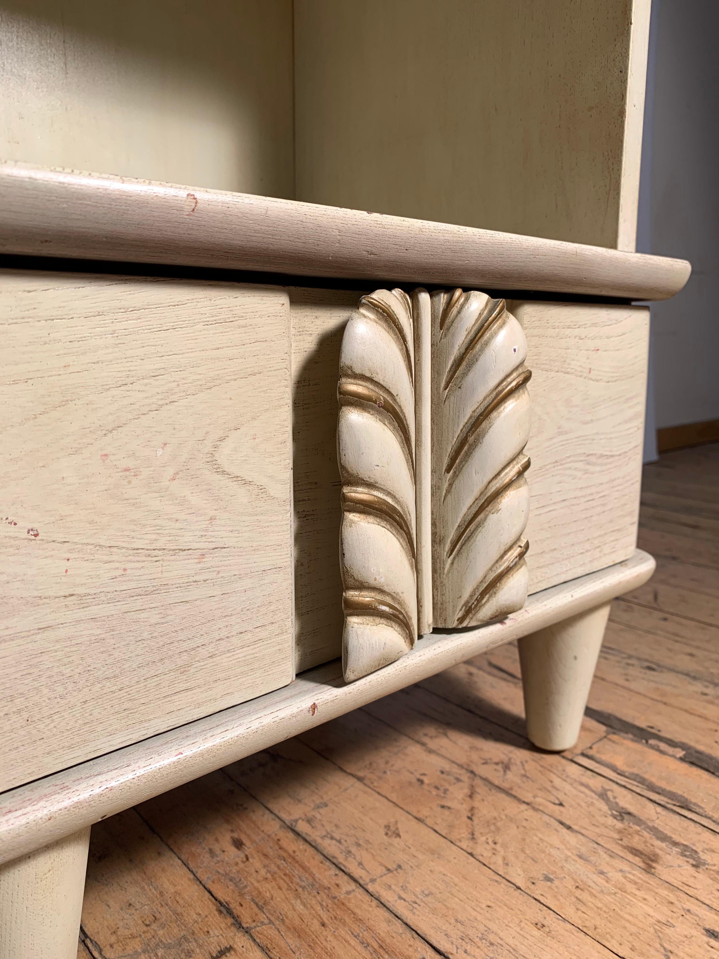 20th Century Pair of Robsjohn Gibbings Feather Handle Endtables Nightstands For Sale