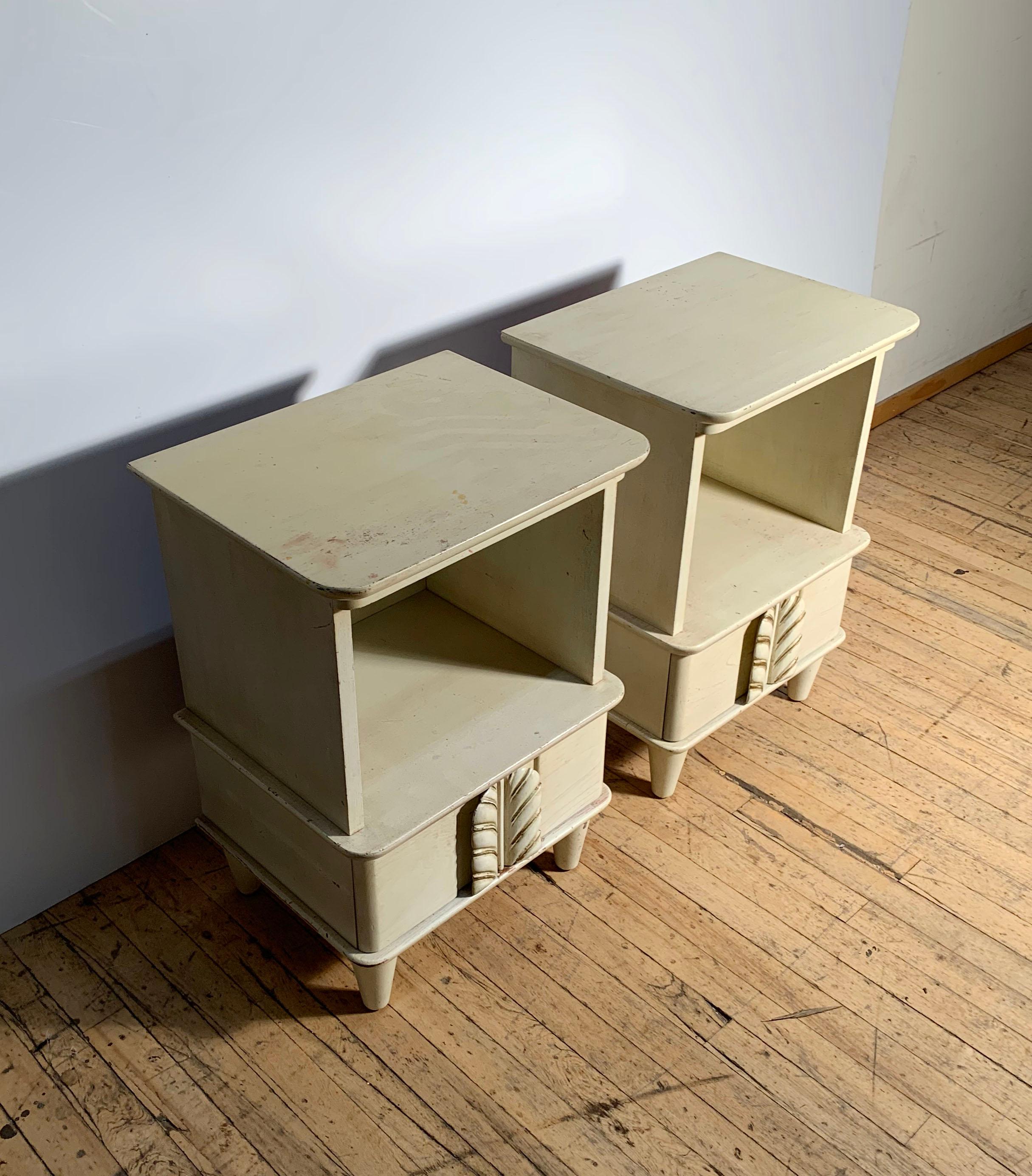 Pair of Robsjohn Gibbings Feather Handle Endtables Nightstands For Sale 1