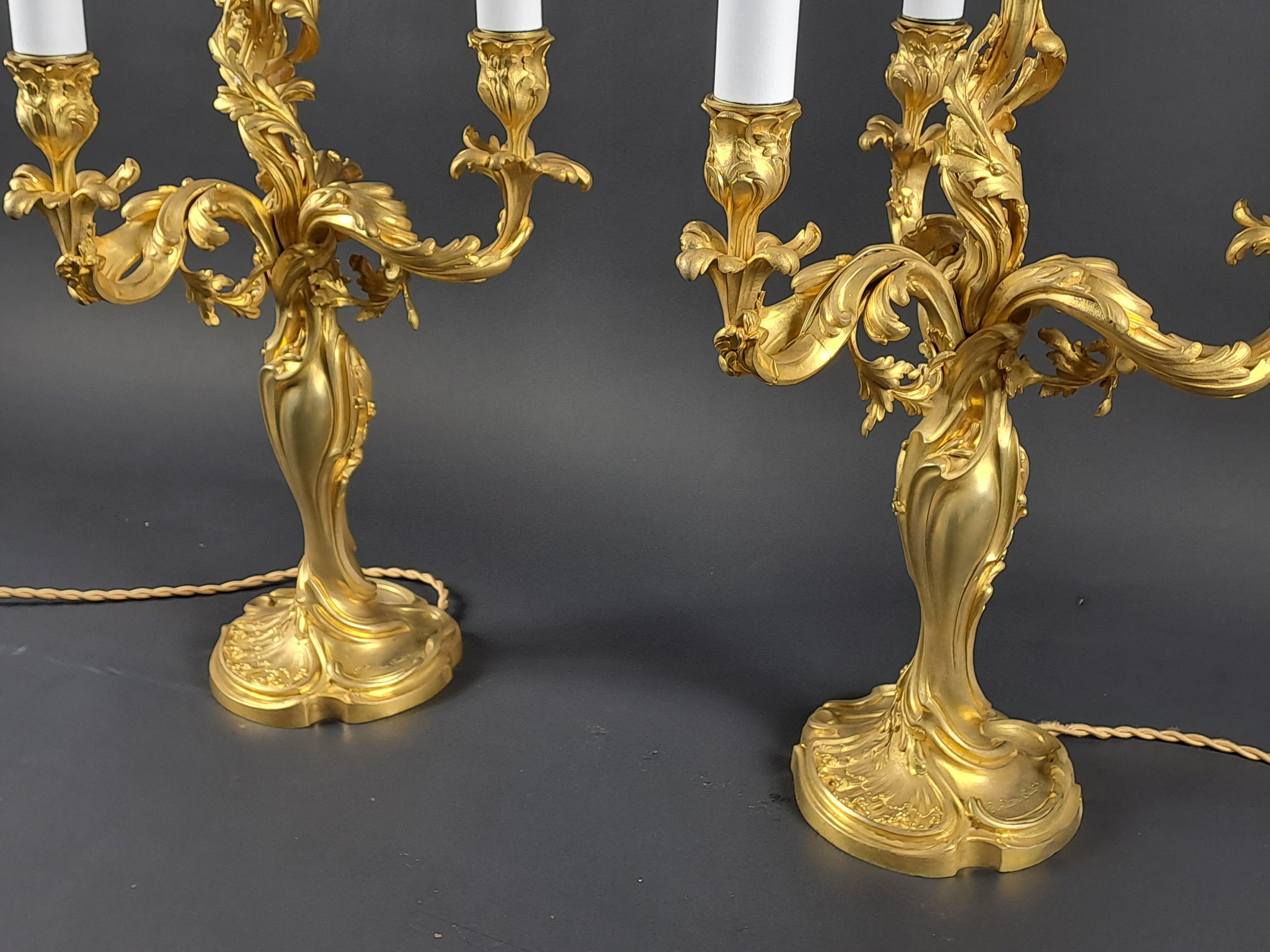 Pair Of Rocaille Candelabras In Gilded Bronze Signed Eugène Lelièvre, Susse (19. Jahrhundert) im Angebot