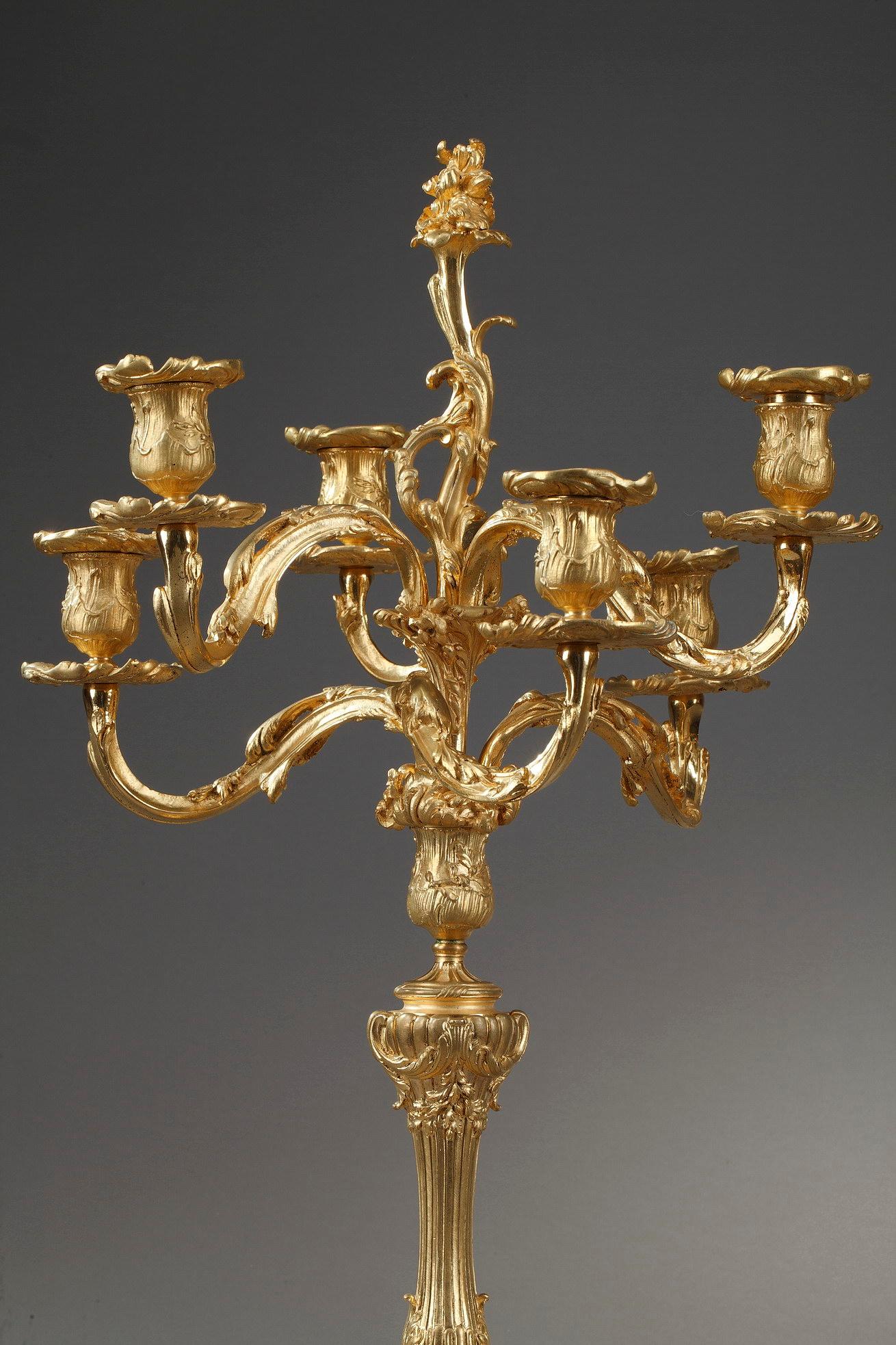 Pair of Rocaille Style Candelabras in Gilt Bronze In Good Condition In Paris, FR