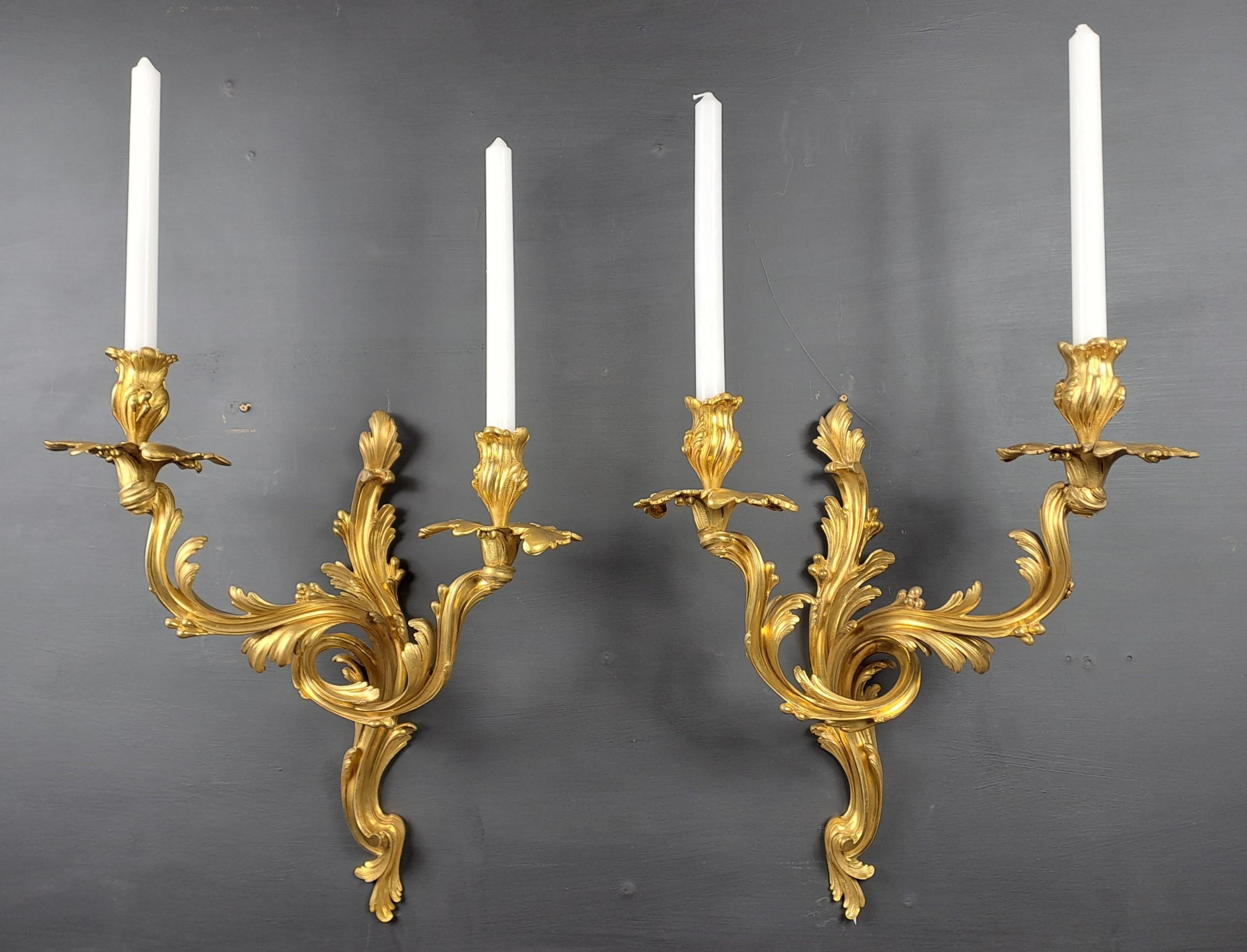 Pareja De Apliques Rocaille En Bronce Dorado Luis XV en venta