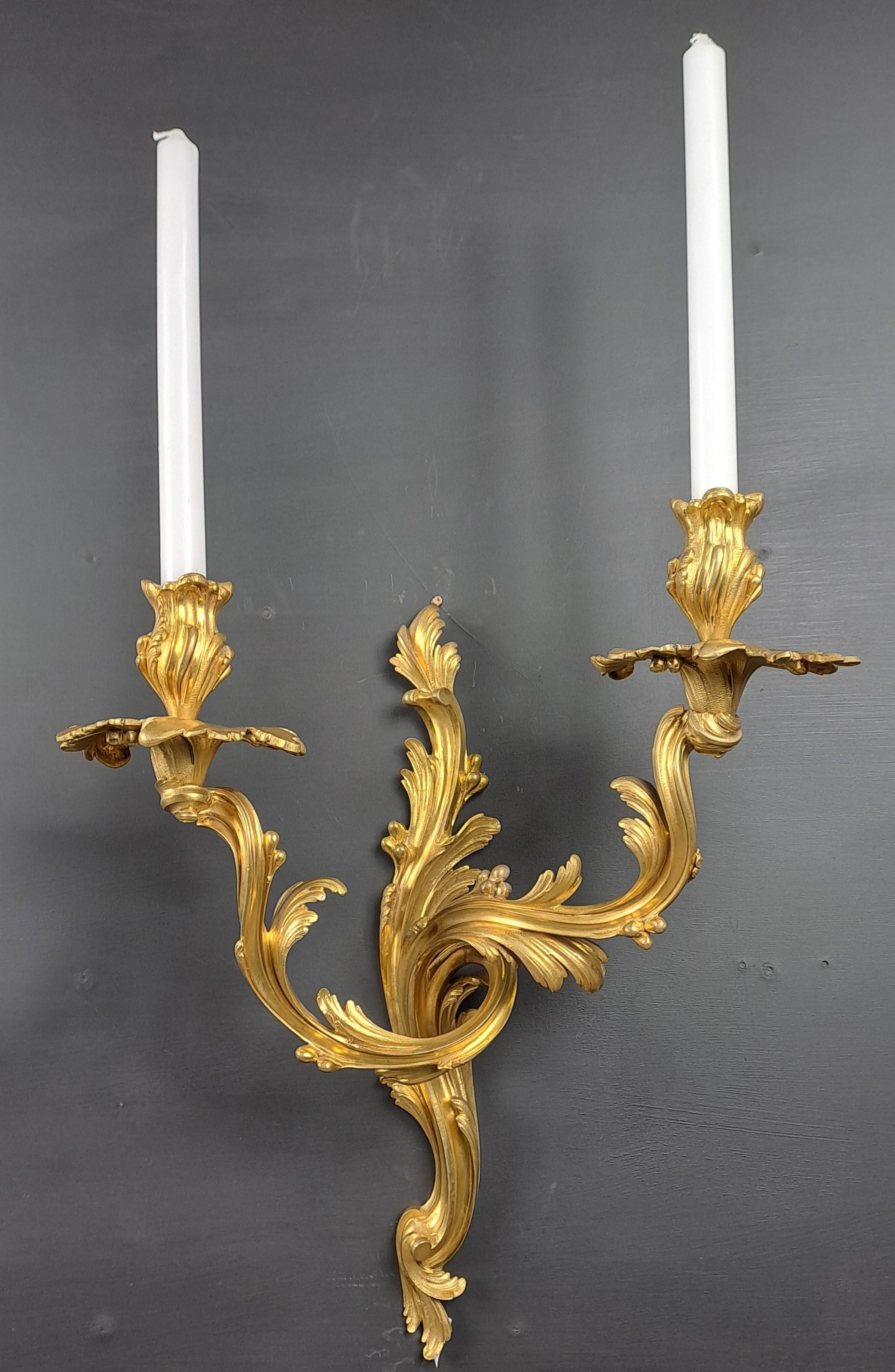 Pareja De Apliques Rocaille En Bronce Dorado Francés en venta