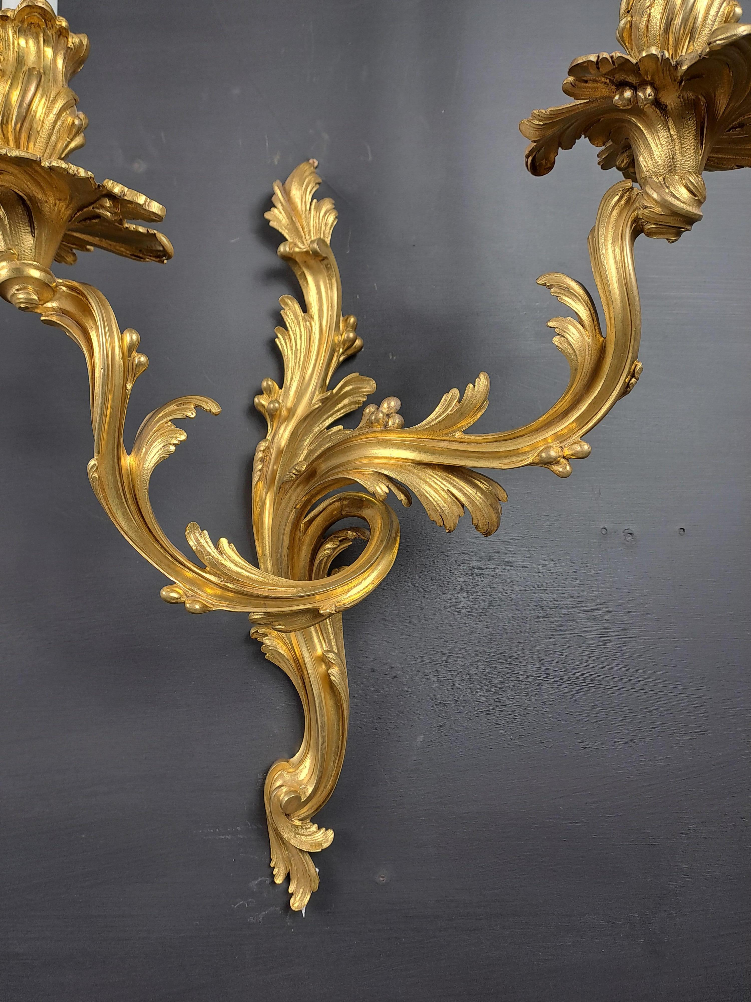 Pareja De Apliques Rocaille En Bronce Dorado en Bueno estado para la venta en BARSAC, FR