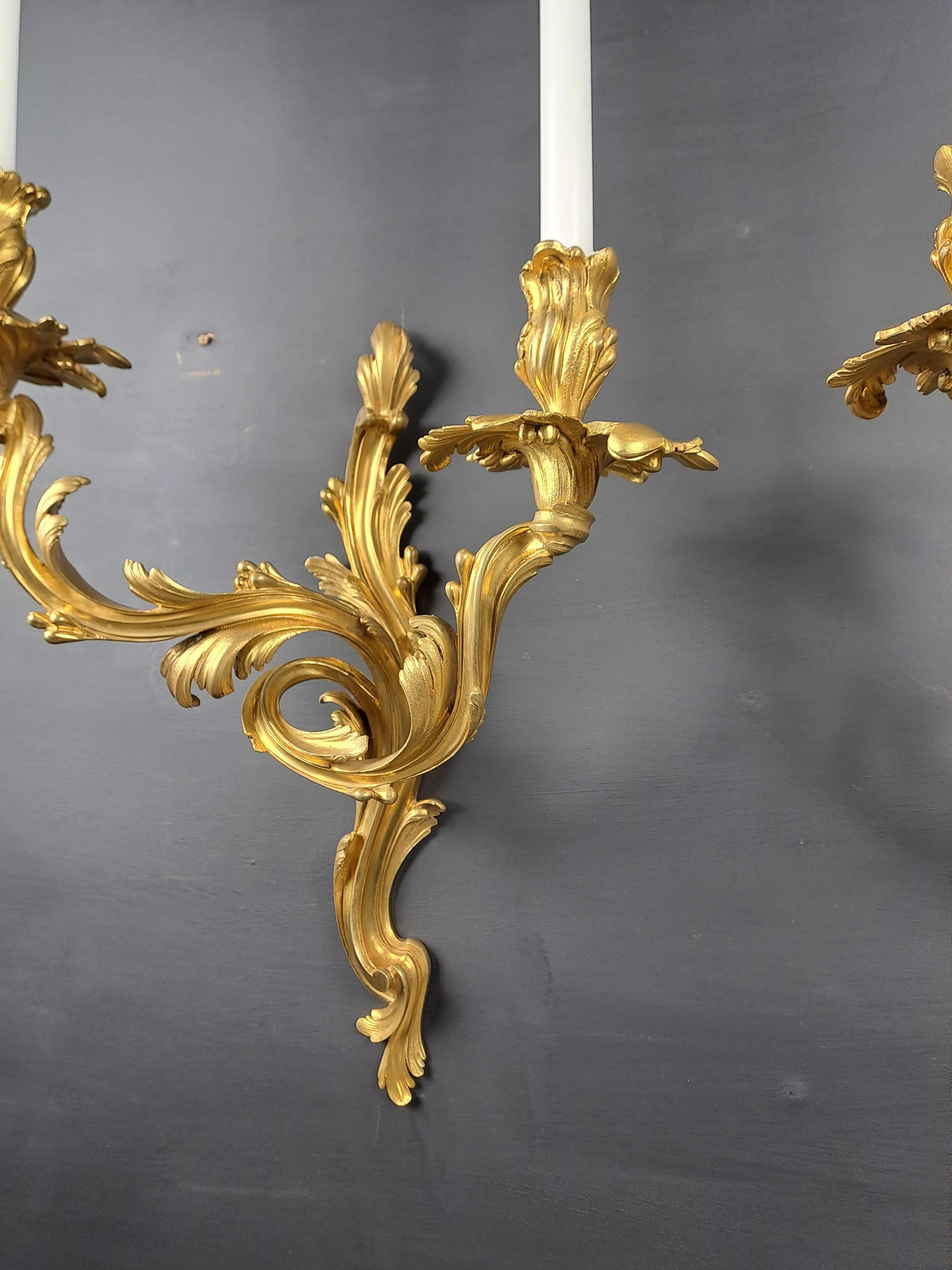 Pareja De Apliques Rocaille En Bronce Dorado siglo XIX en venta
