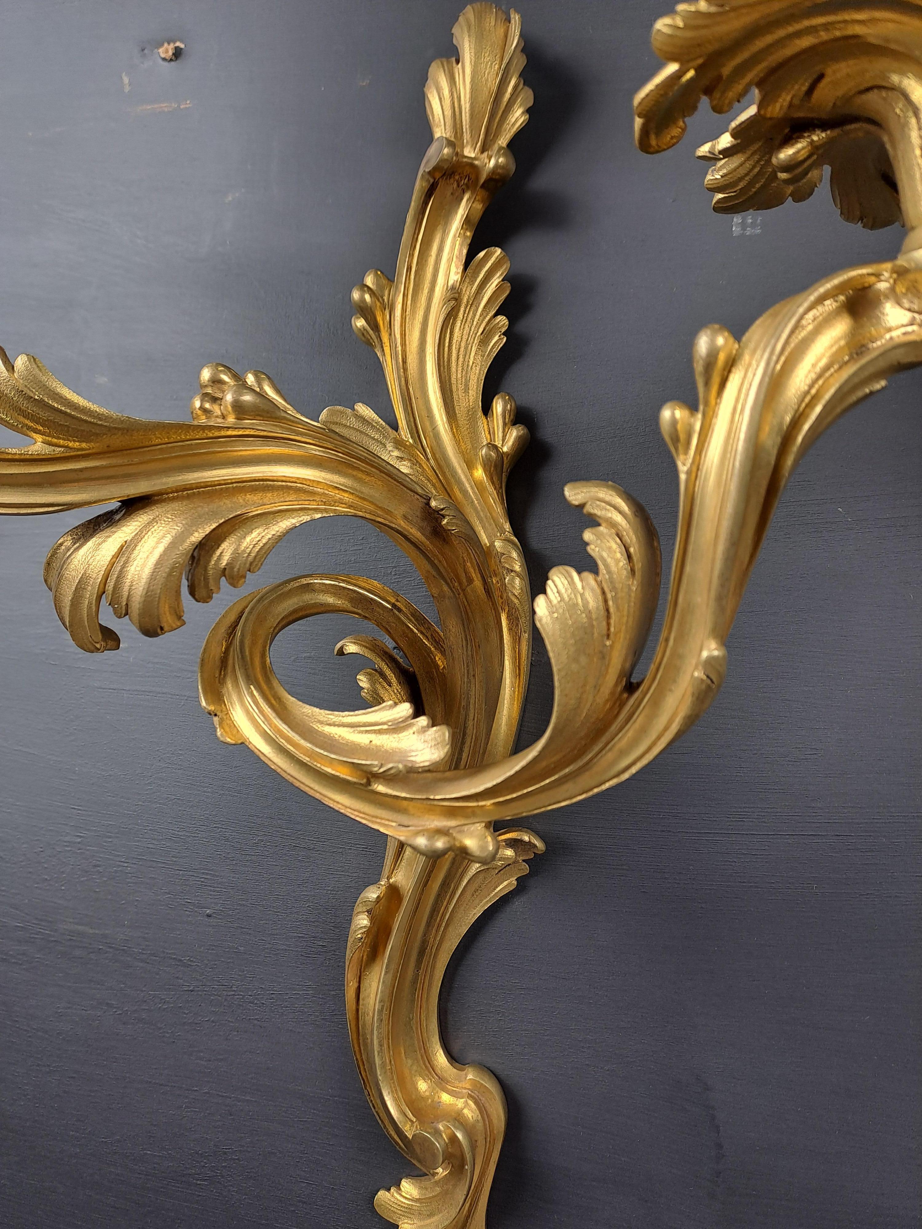 Pareja De Apliques Rocaille En Bronce Dorado en venta 1