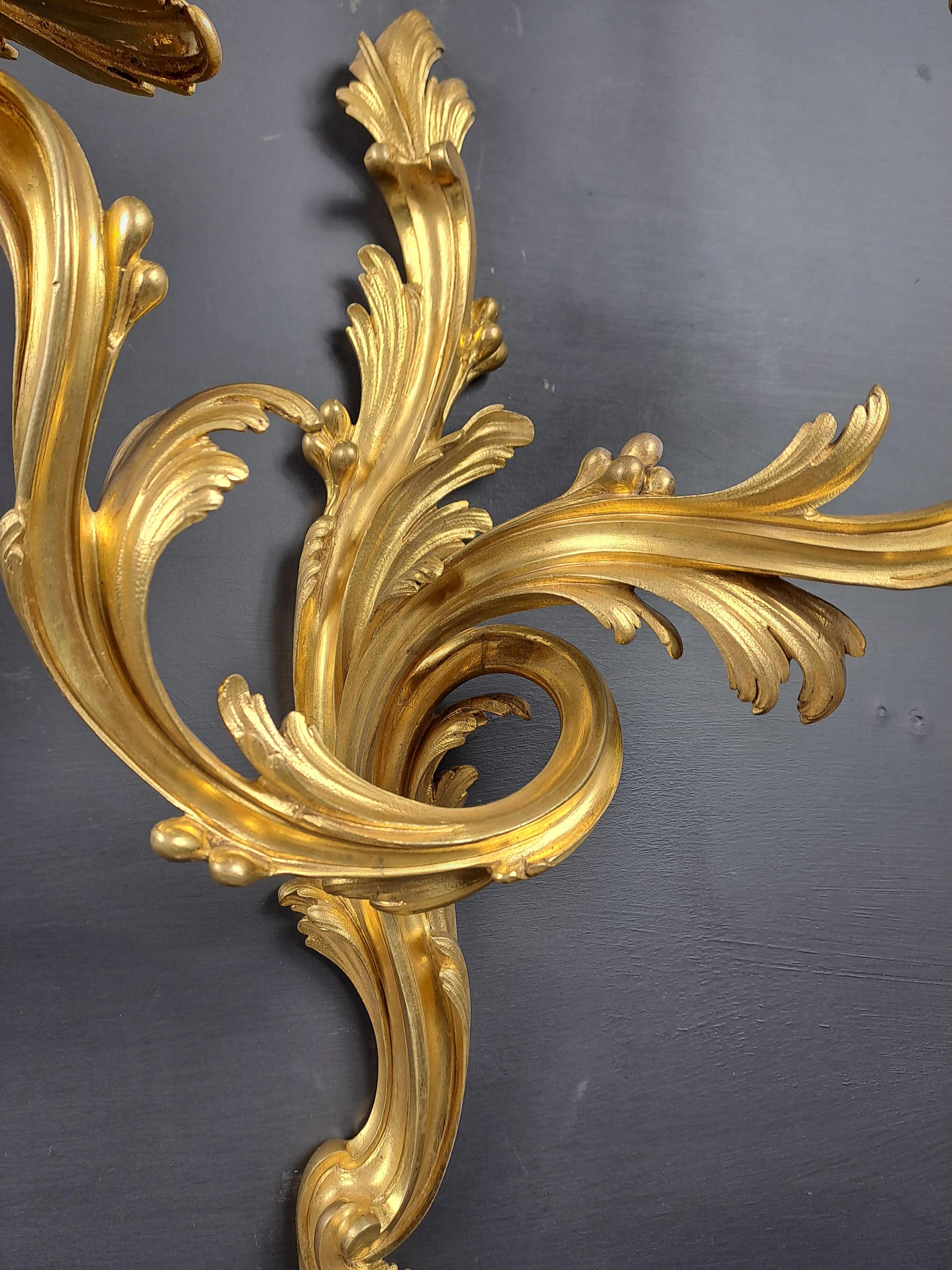 Pareja De Apliques Rocaille En Bronce Dorado en venta 2