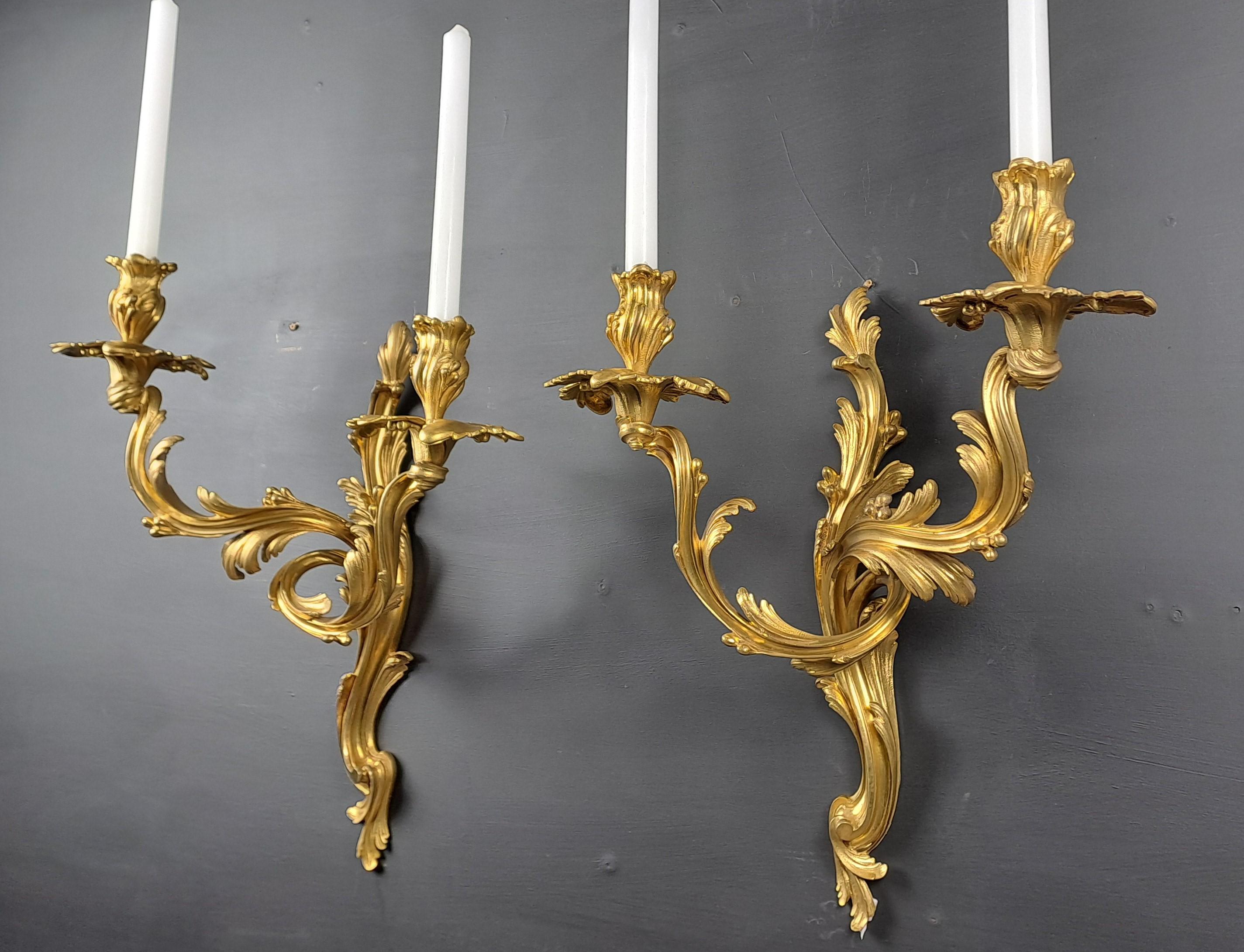 Pareja De Apliques Rocaille En Bronce Dorado en venta 3