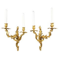 Coppia di lampade da parete Rocaille in bronzo dorato