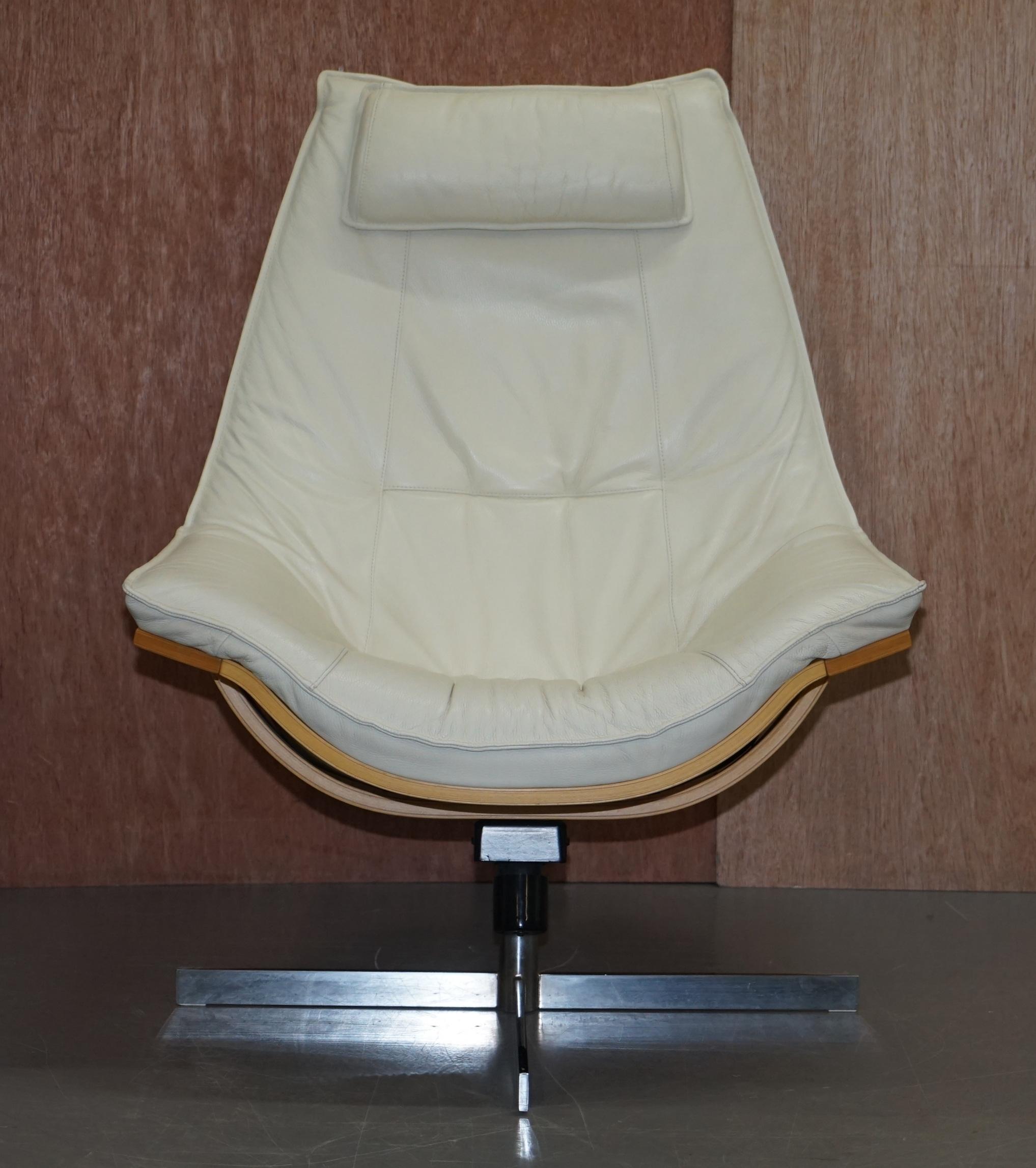 Mid-Century Modern Pair of Roche Bobois Flight Swivel Cream Leather Armchairs and Ottomans