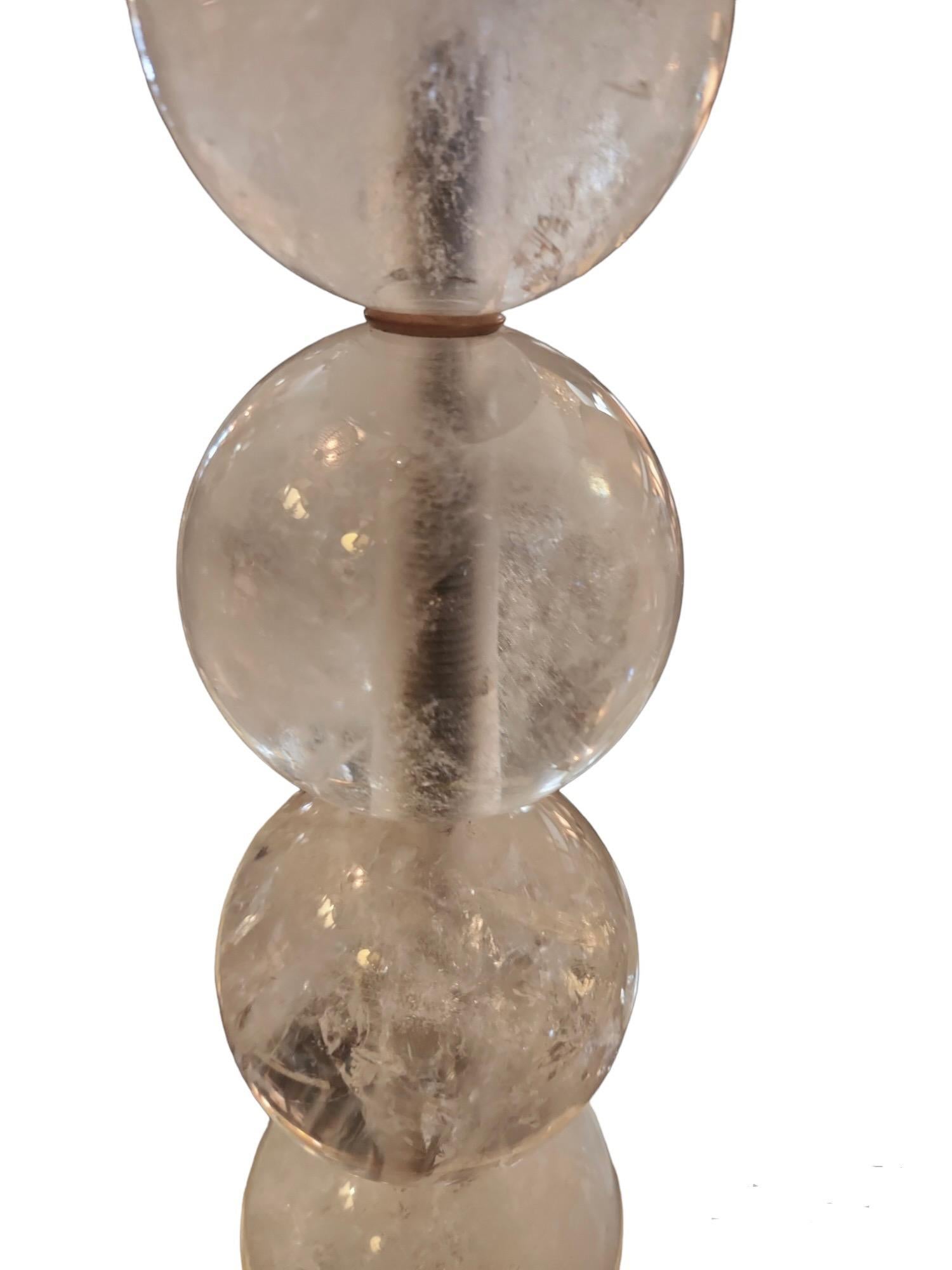 Pareja de Lámparas de Mesa de Cristal de Roca y Bronce en venta 1