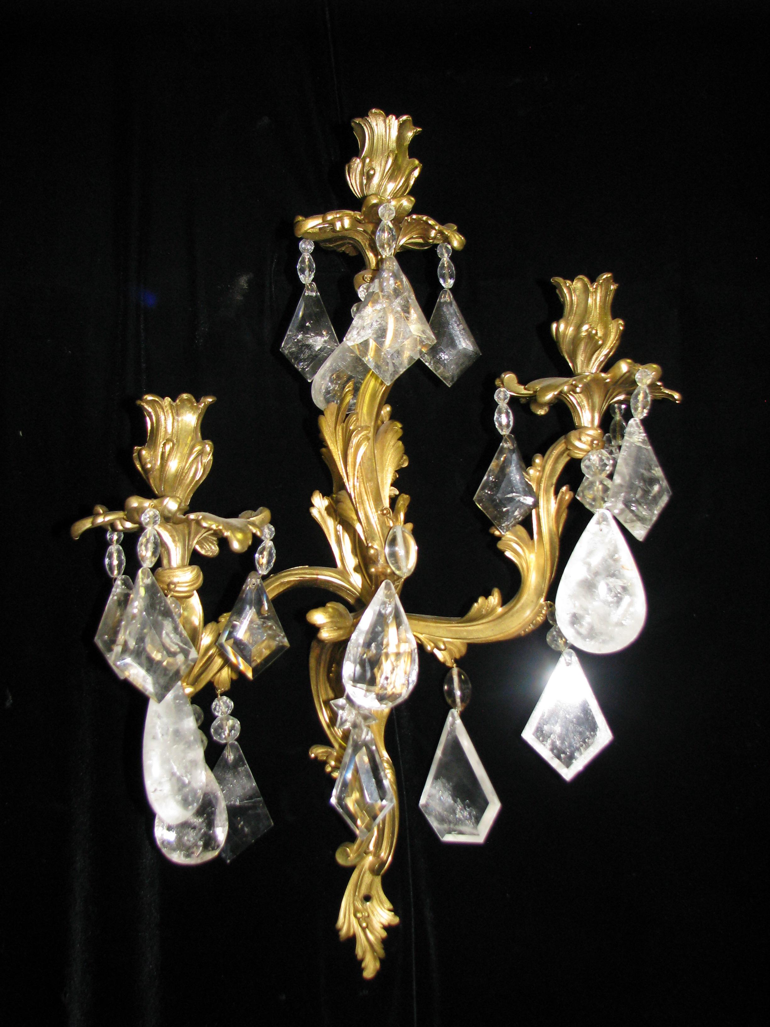 Paire d'appliques en cristal de roche et bronze doré, 19ème siècle Bon état - En vente à Cypress, CA