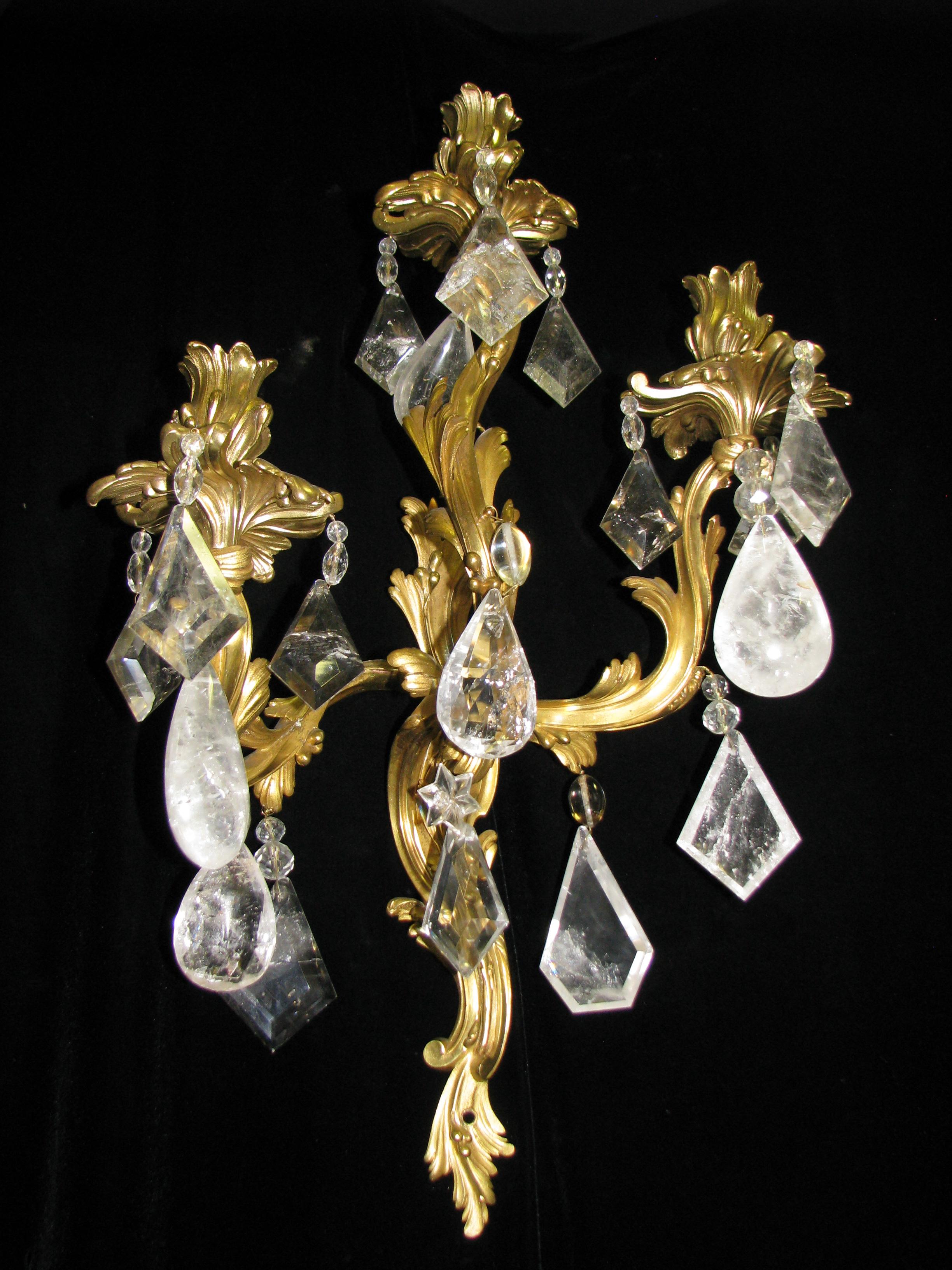 Paar Bergkristall- und Goldbronze-Wandleuchter, 19. Jahrhundert im Angebot 1