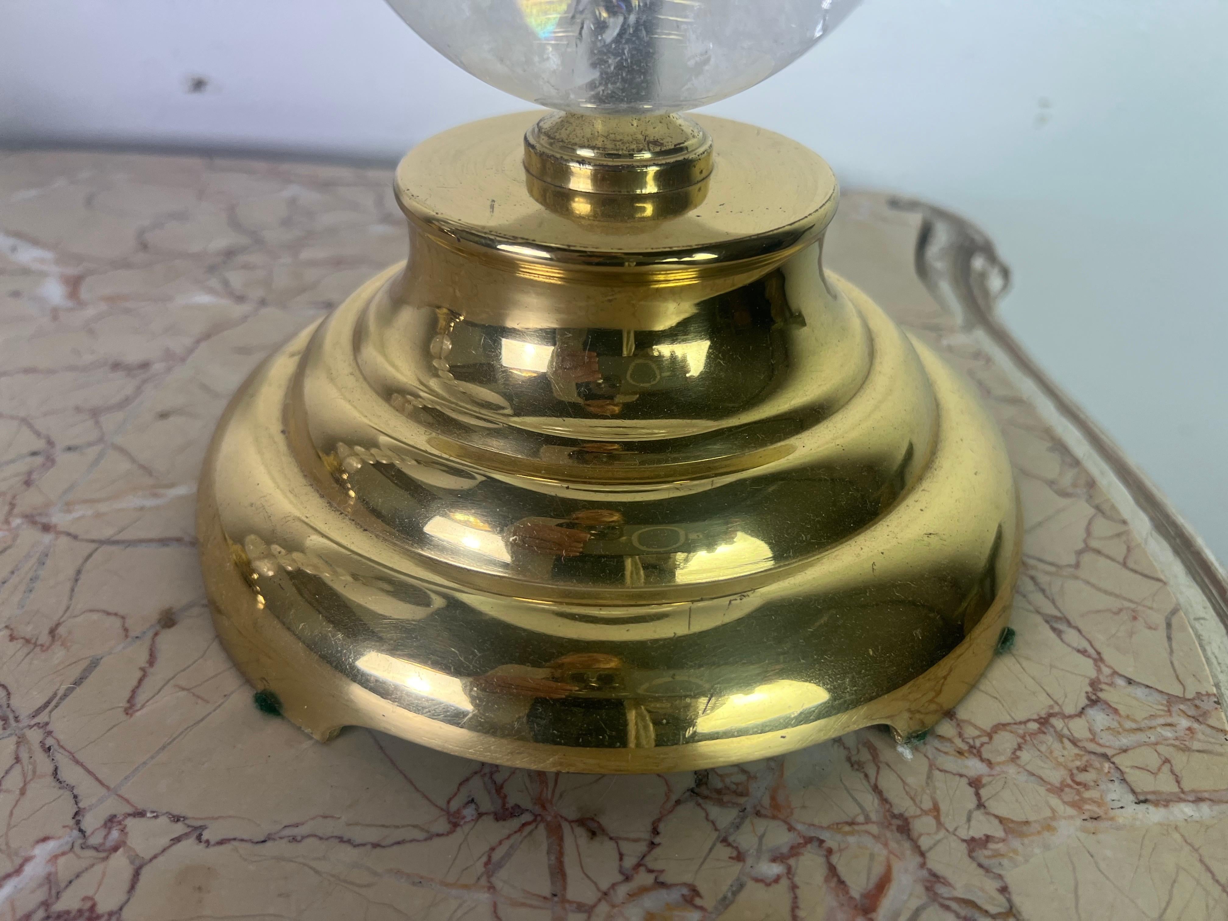 Coppia di lampade a colonna in cristallo di rocca con paralumi in vendita 4