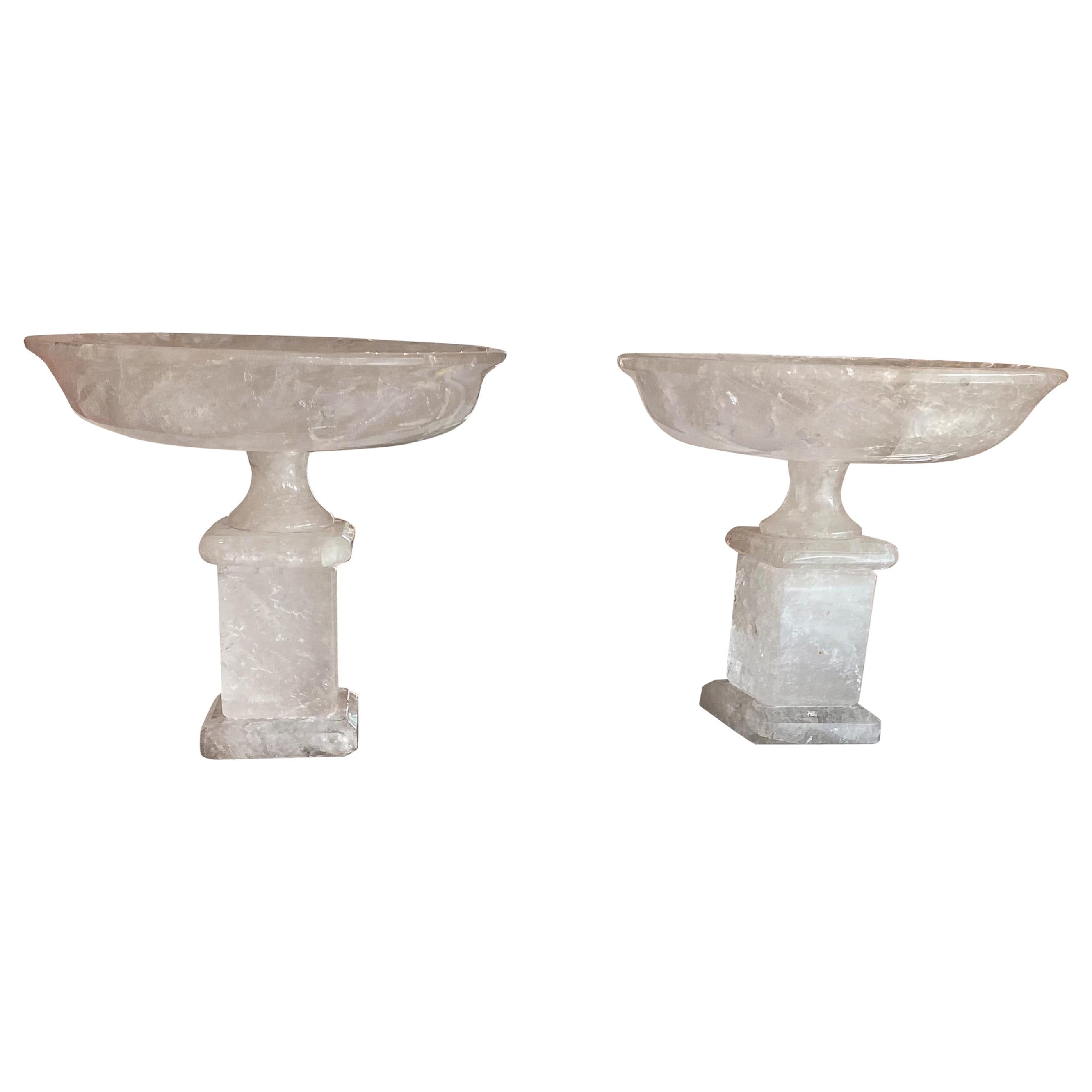 Paire de petites urnes décoratives en cristal de roche en vente