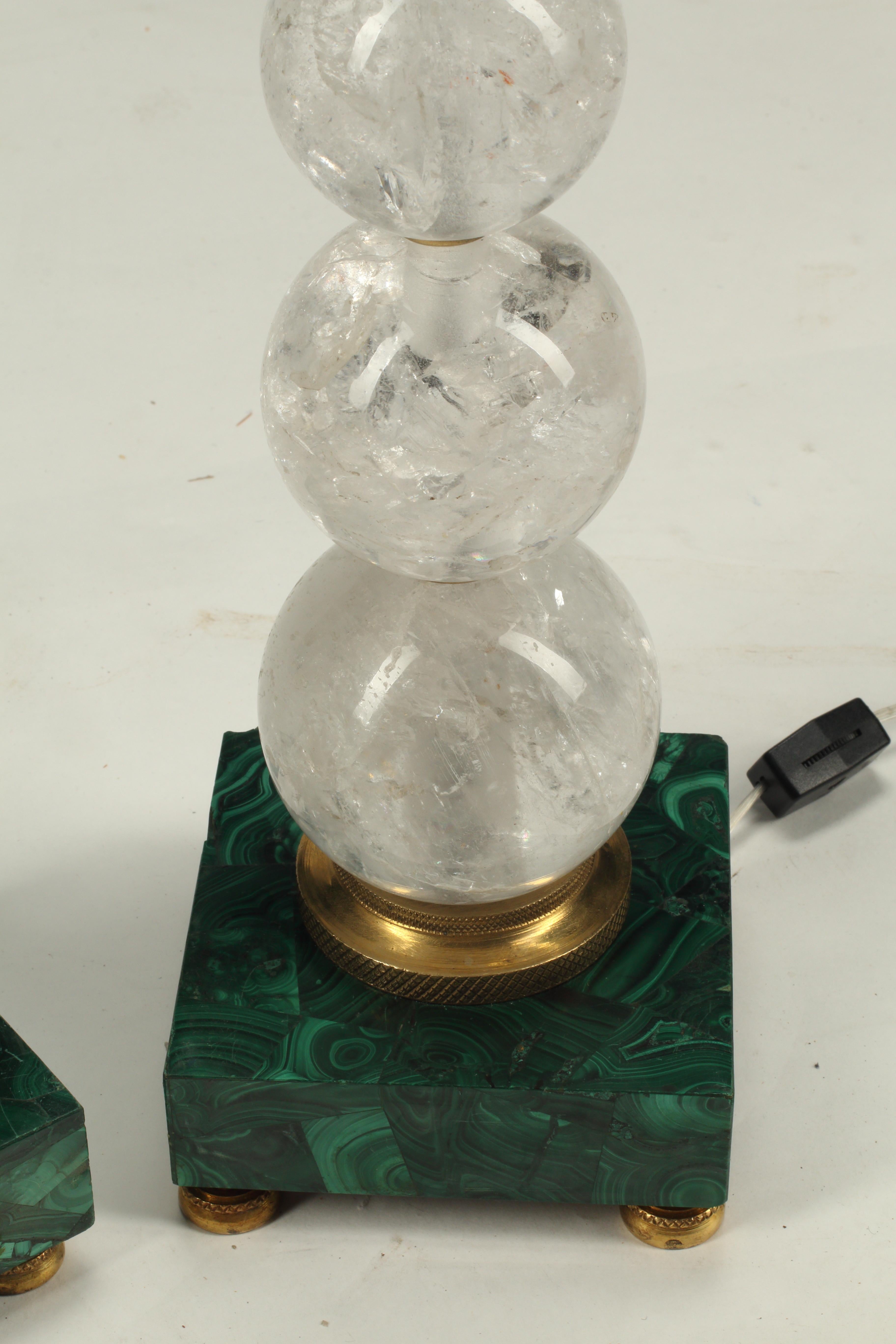 Américain Paire de lampes en cristal de roche sur base en malachite, 20e siècle en vente