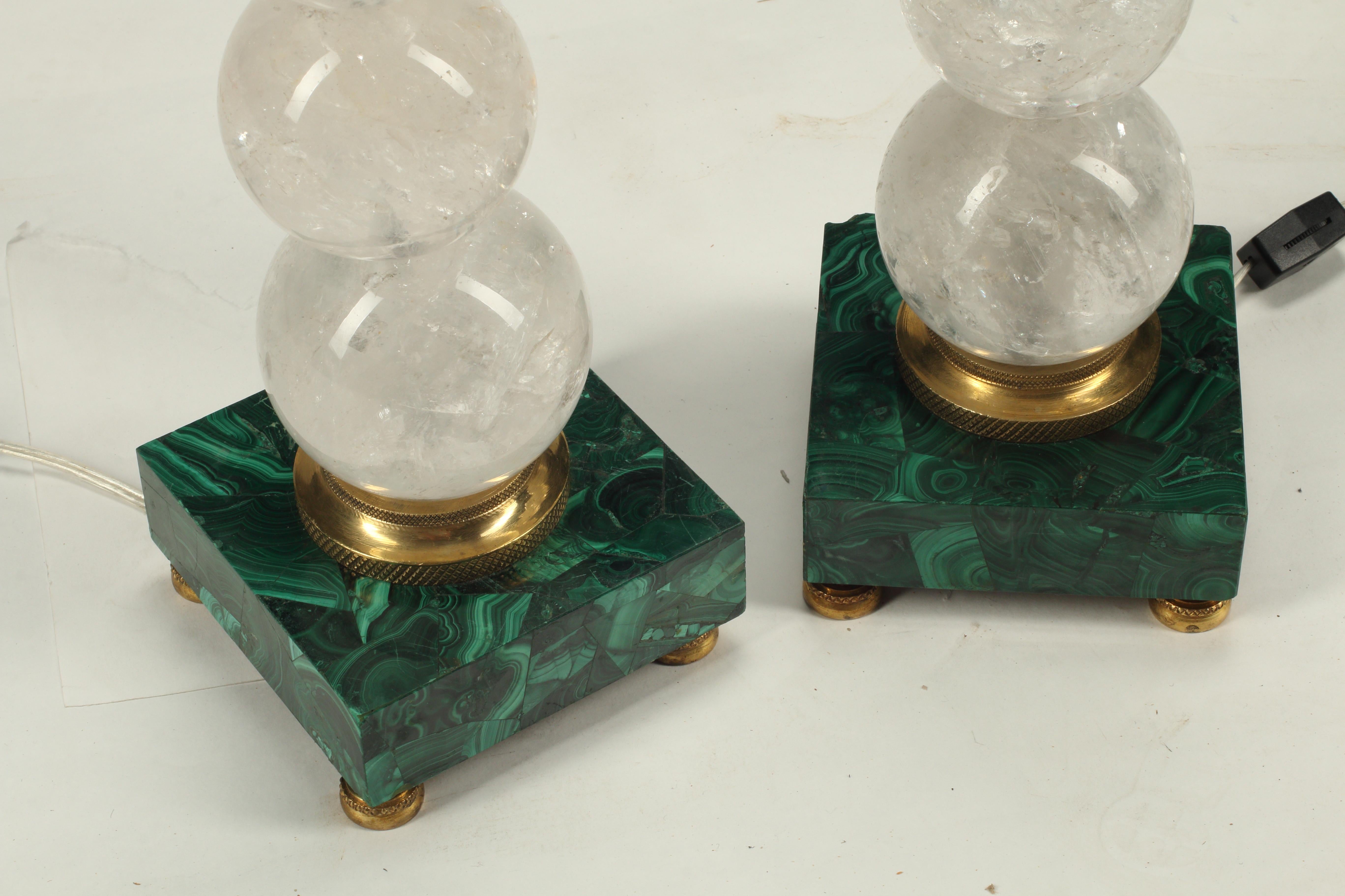 Sculpté à la main Paire de lampes en cristal de roche sur base en malachite, 20e siècle en vente