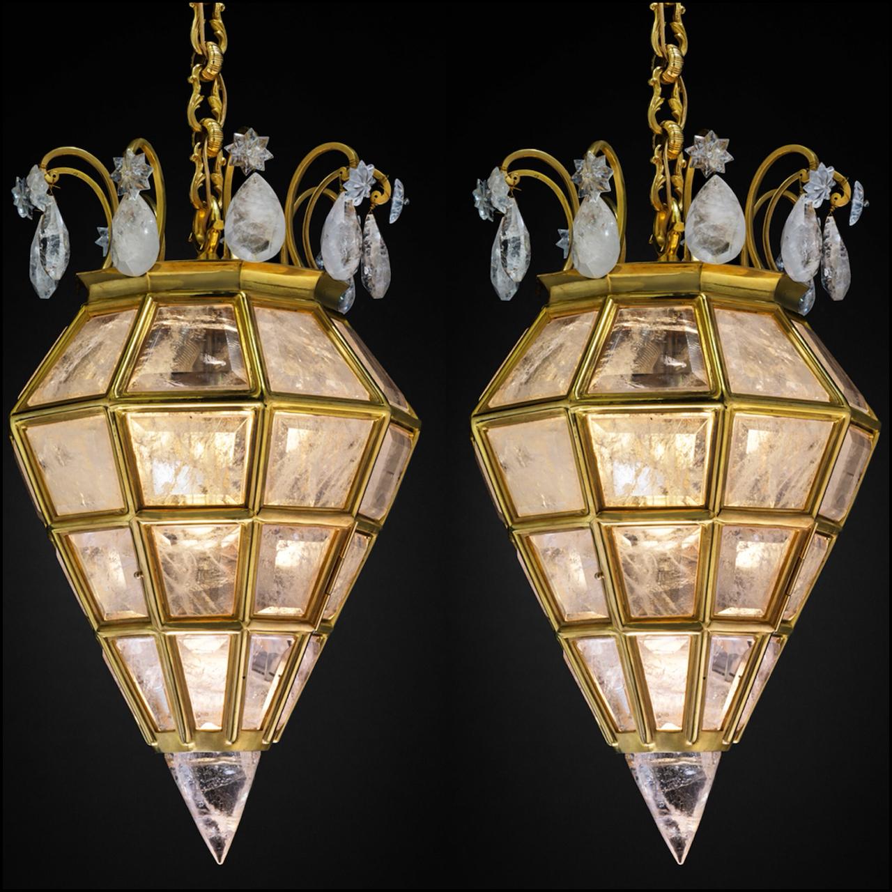 Rock crystal quartz and 24-karat gilding ormolu bronze lighting by Alexandre Vossion.
This rock crystal lighting is made in France.
The fixture, the chain and the canopy of this rock crystal lantern are handmade in bronze.
Each workers who