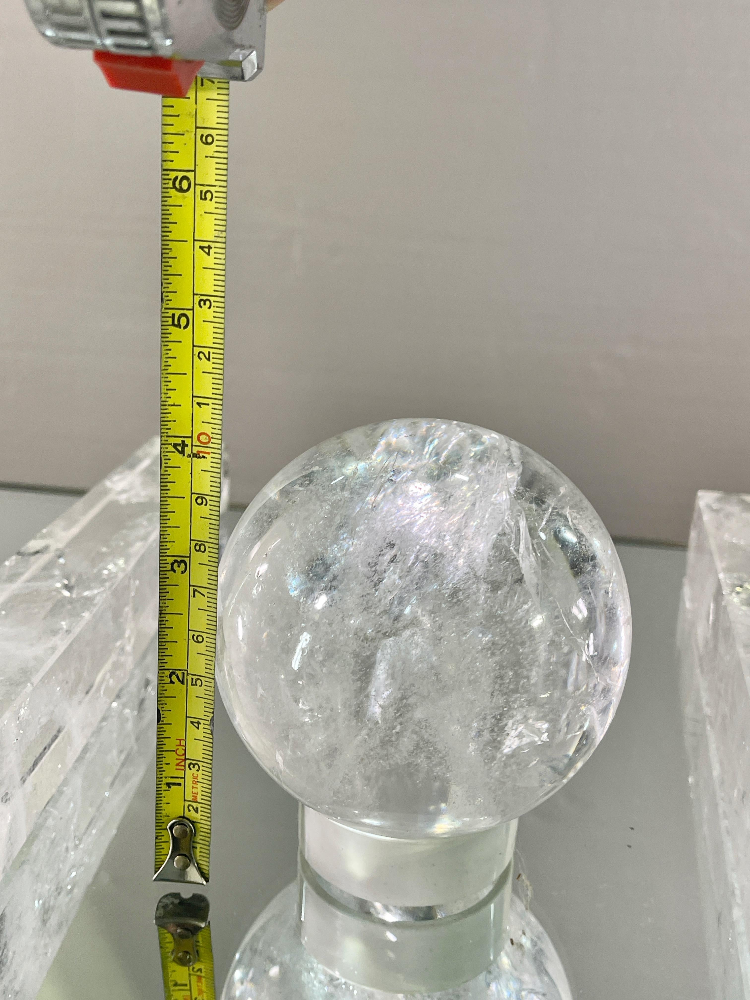 Paire d'obélisques et de sphères en cristal de roche en vente 3