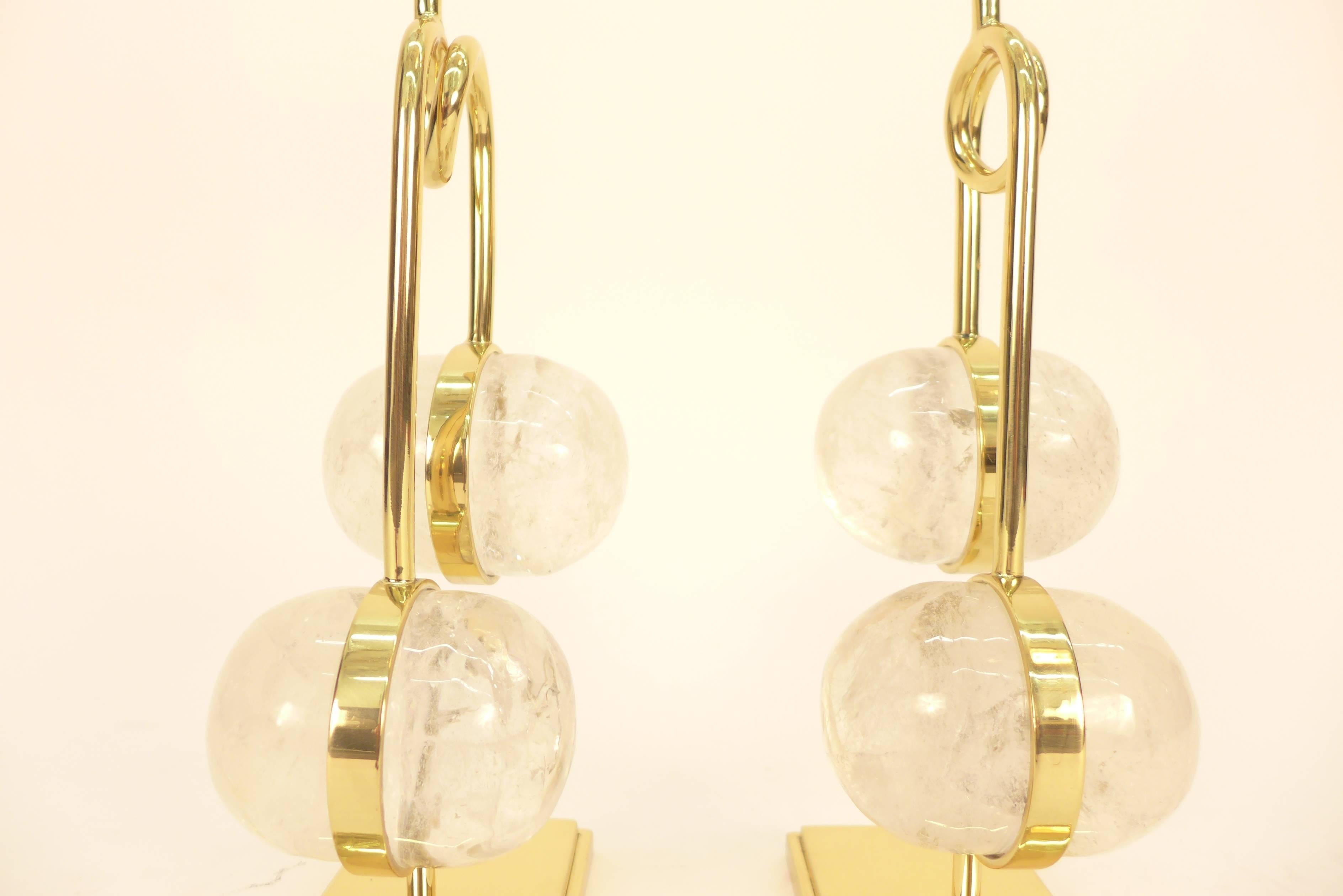Paar Bergkristall-Tischlampen „Flux“ (Messing) im Angebot