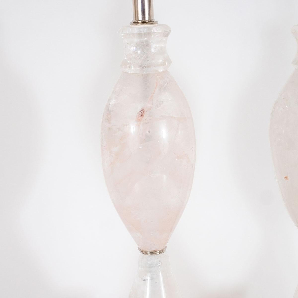 Paire de lampes de table en forme d'urne en cristal de roche Neuf - En vente à Tarrytown, NY