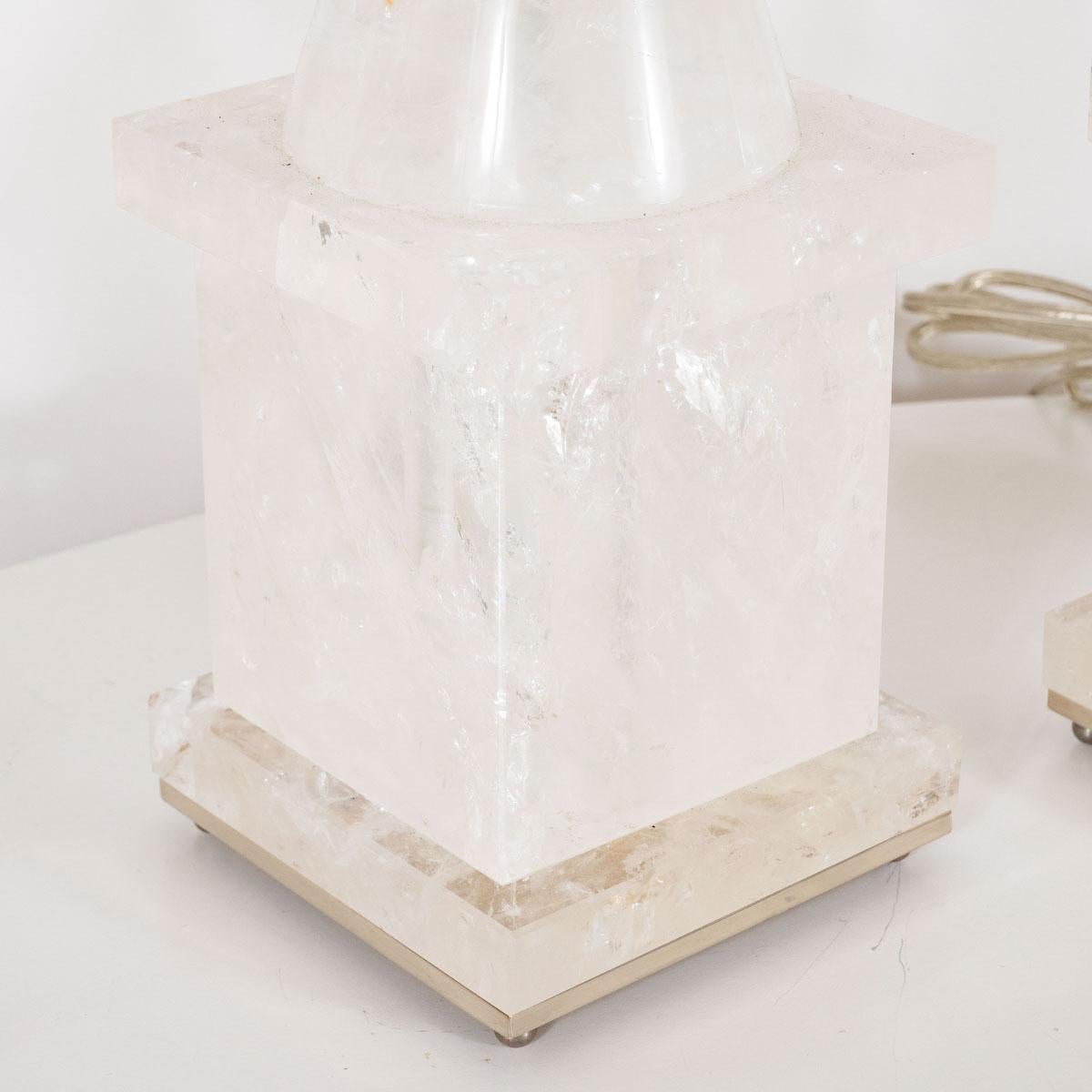 Paire de lampes de table en forme d'urne en cristal de roche en vente 2